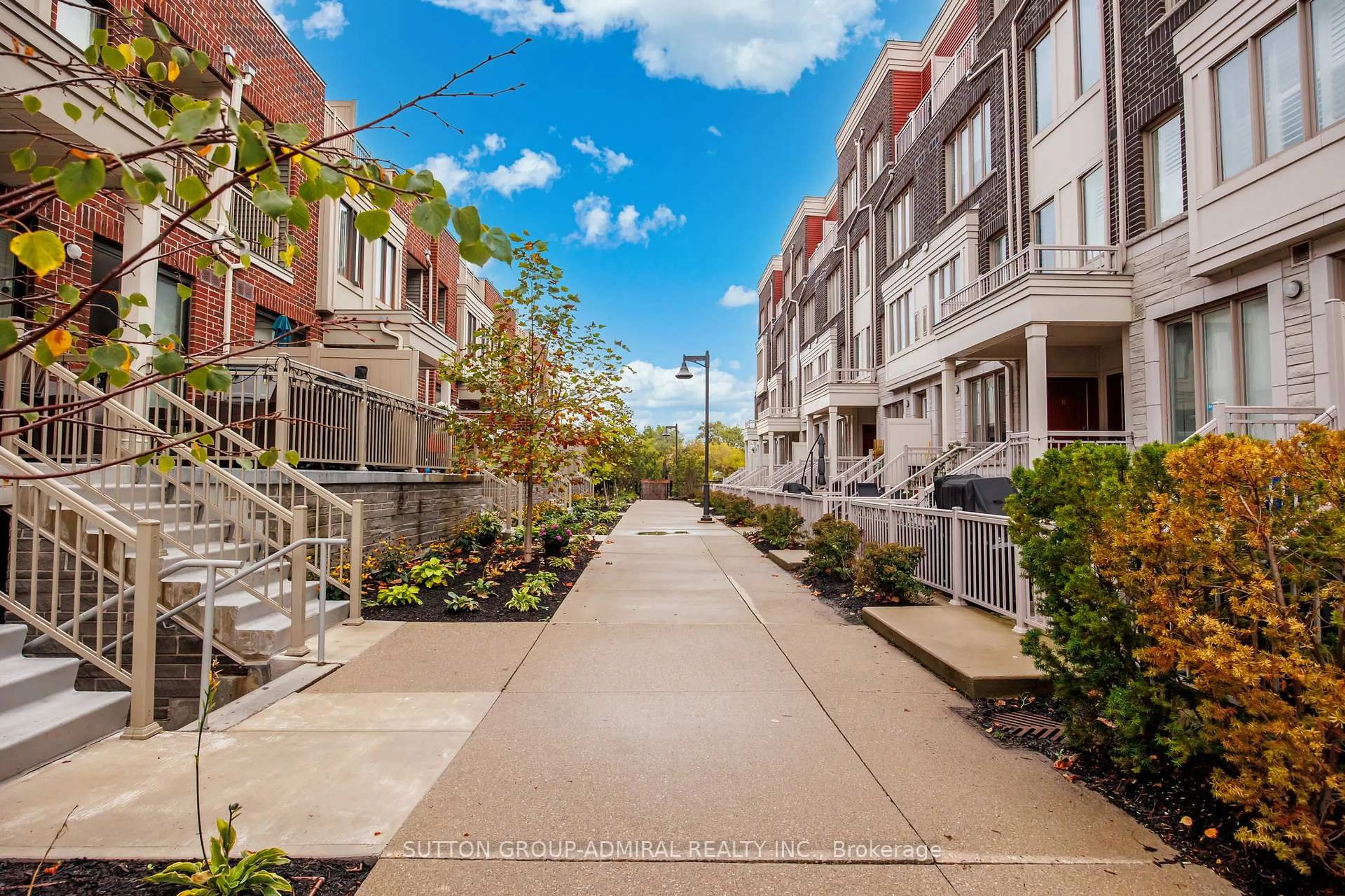 Patio, street for 125 Long Branch Ave #14, Toronto Ontario M8W 0A9