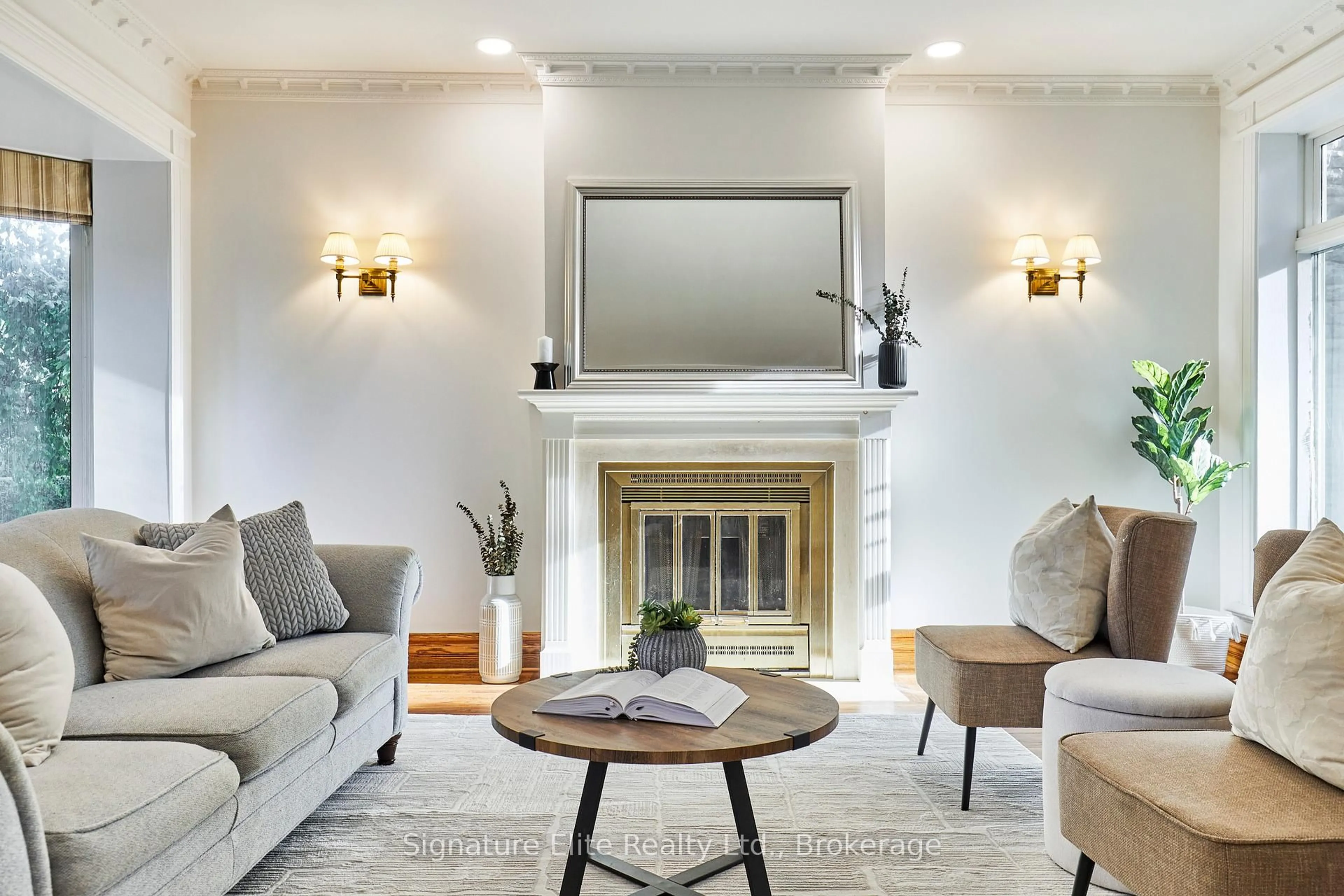 Living room with furniture, unknown for 4 Baby Point Terr, Toronto Ontario M6S 4S4