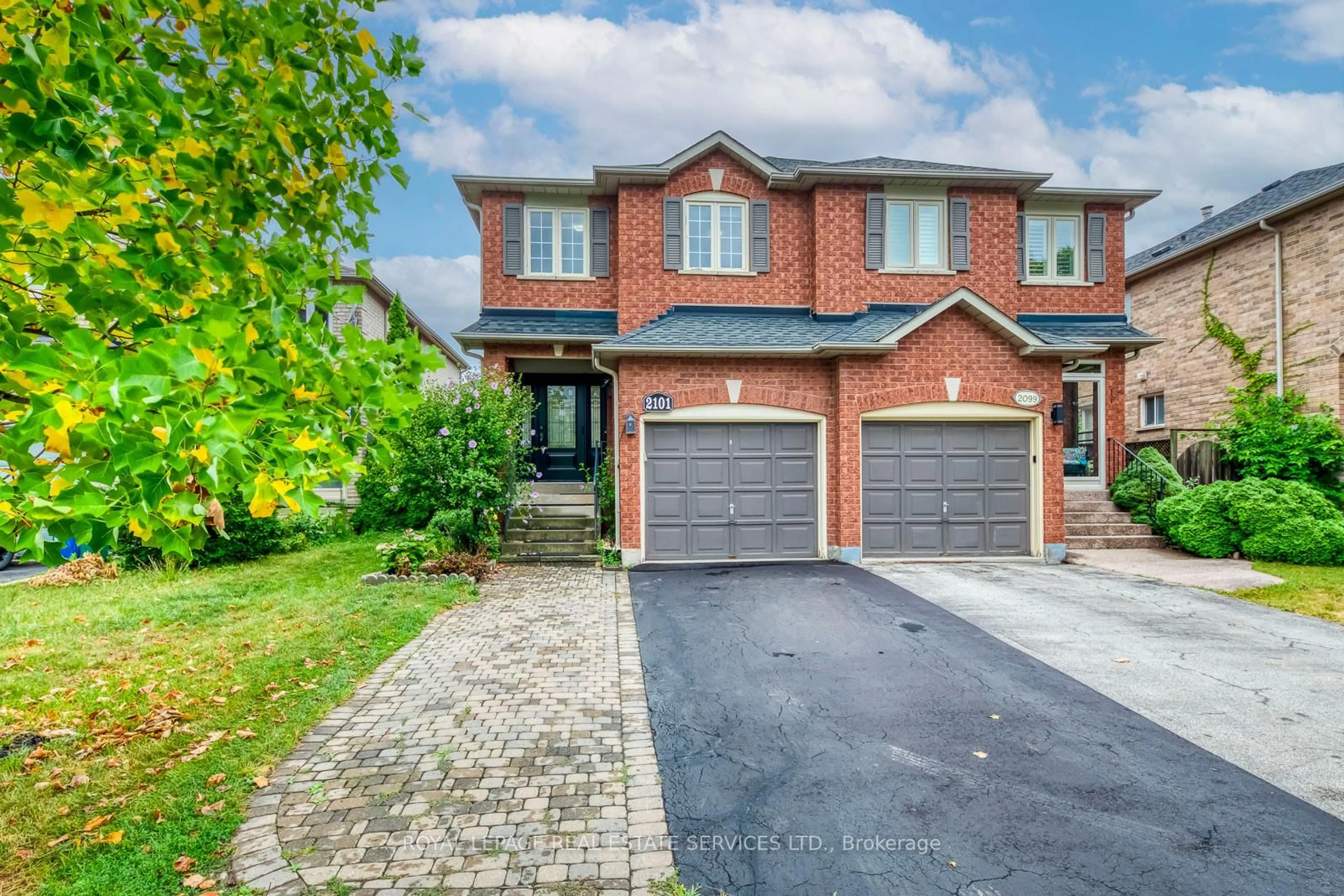 Home with brick exterior material, street for 2101 Shady Glen Rd, Oakville Ontario L6M 3P1