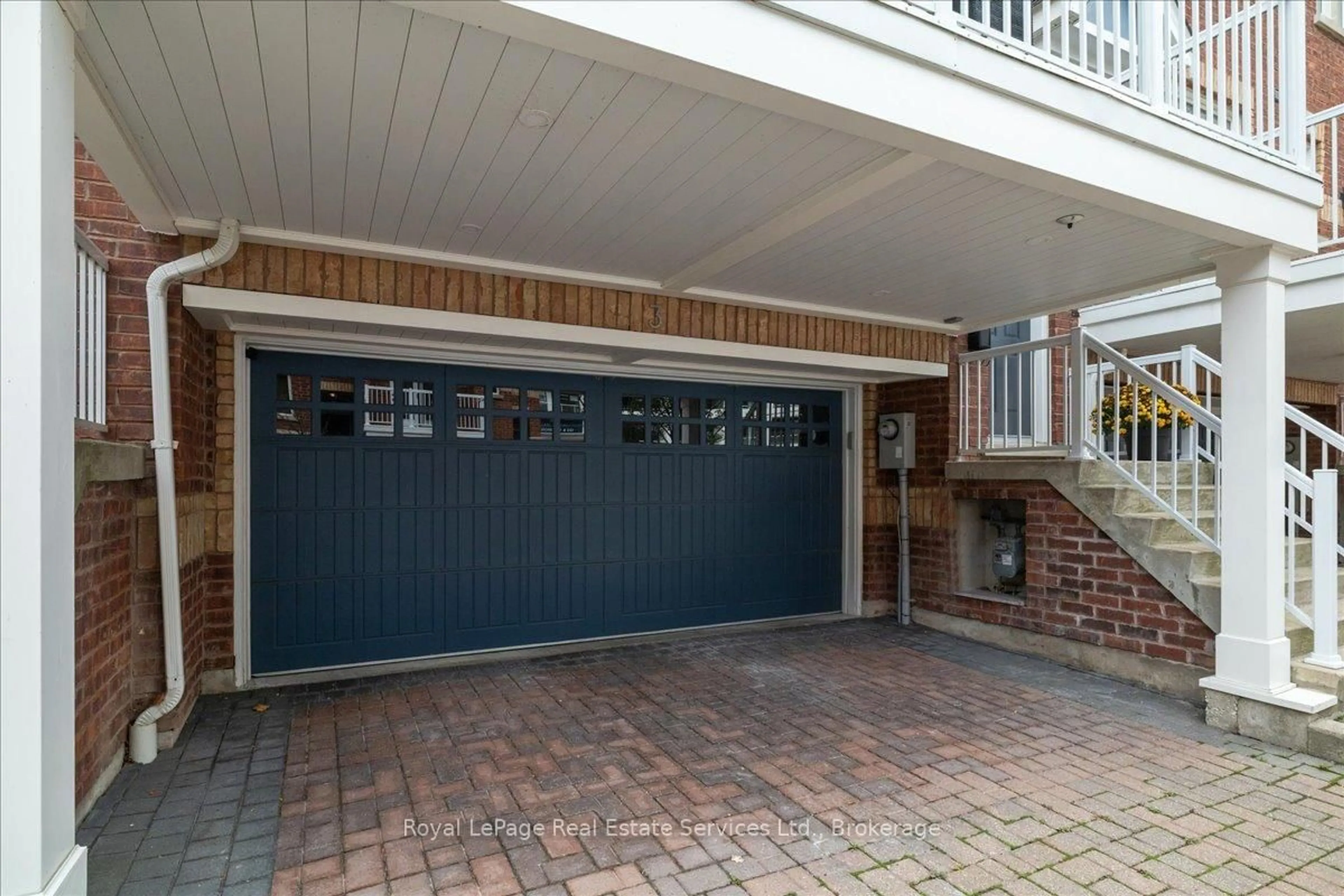 Indoor garage for 120 Bronte Rd #3, Oakville Ontario L6L 3C1