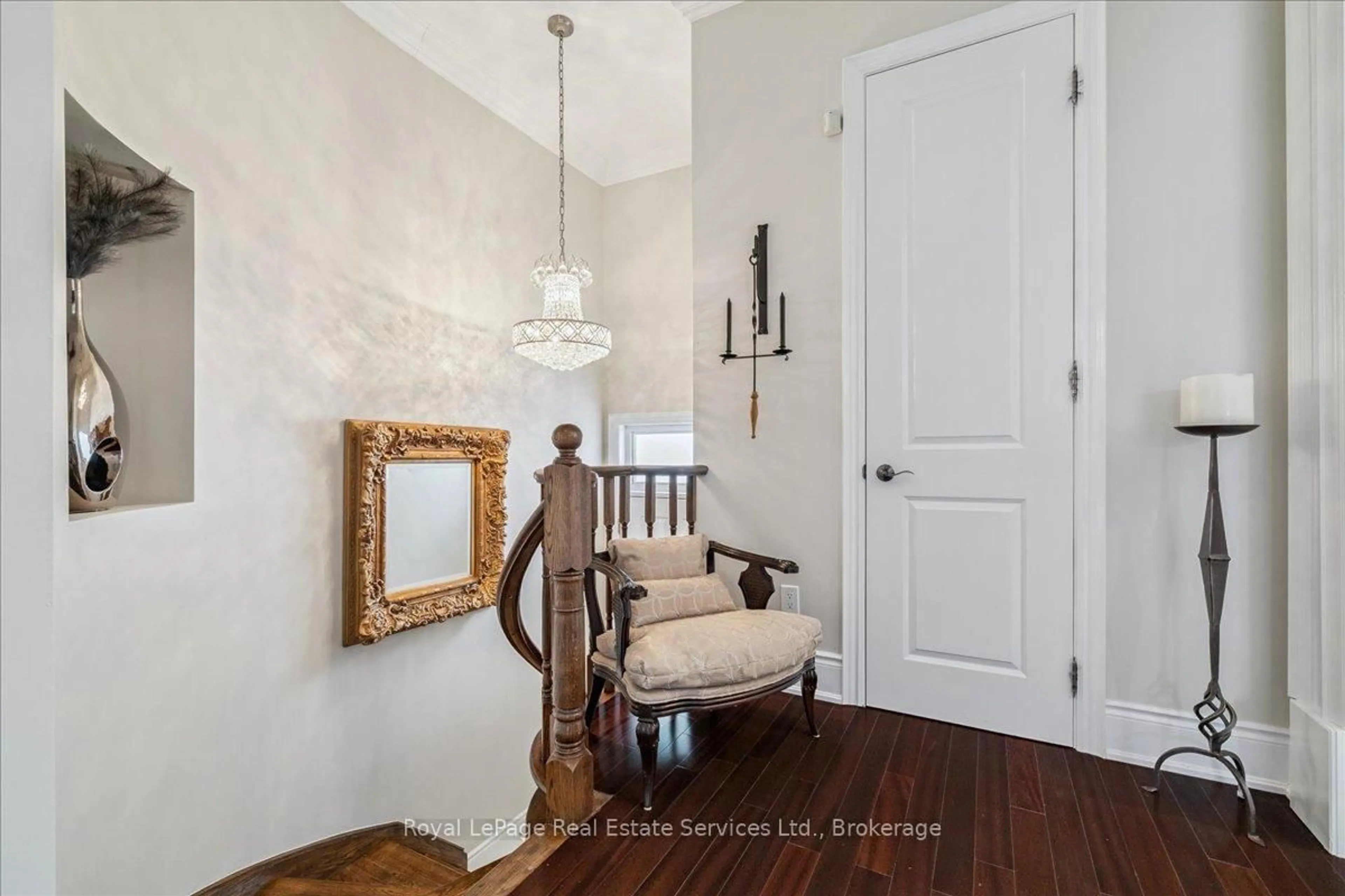 Indoor entryway for 120 Bronte Rd #3, Oakville Ontario L6L 3C1