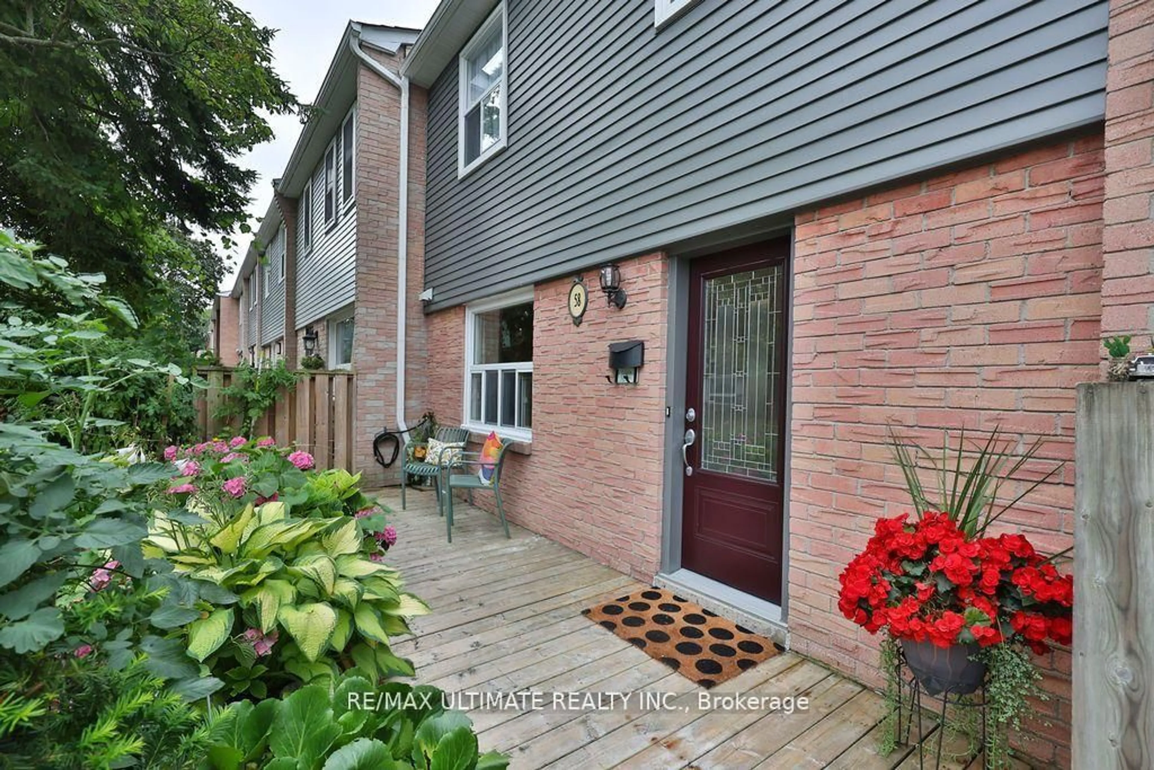 Home with brick exterior material, street for 1050 Shawnmarr Rd #58, Mississauga Ontario L5H 3V1