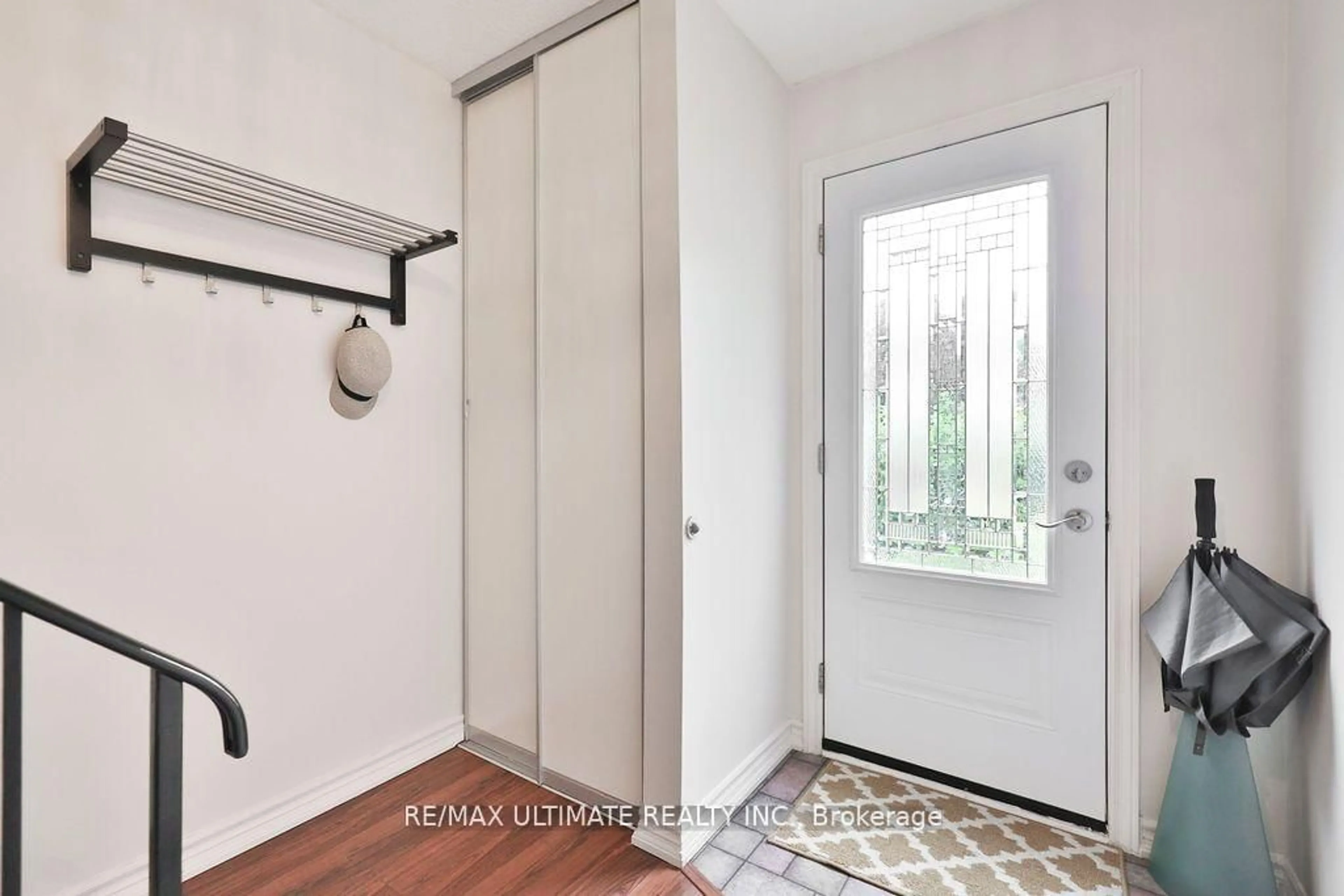 Indoor entryway for 1050 Shawnmarr Rd #58, Mississauga Ontario L5H 3V1