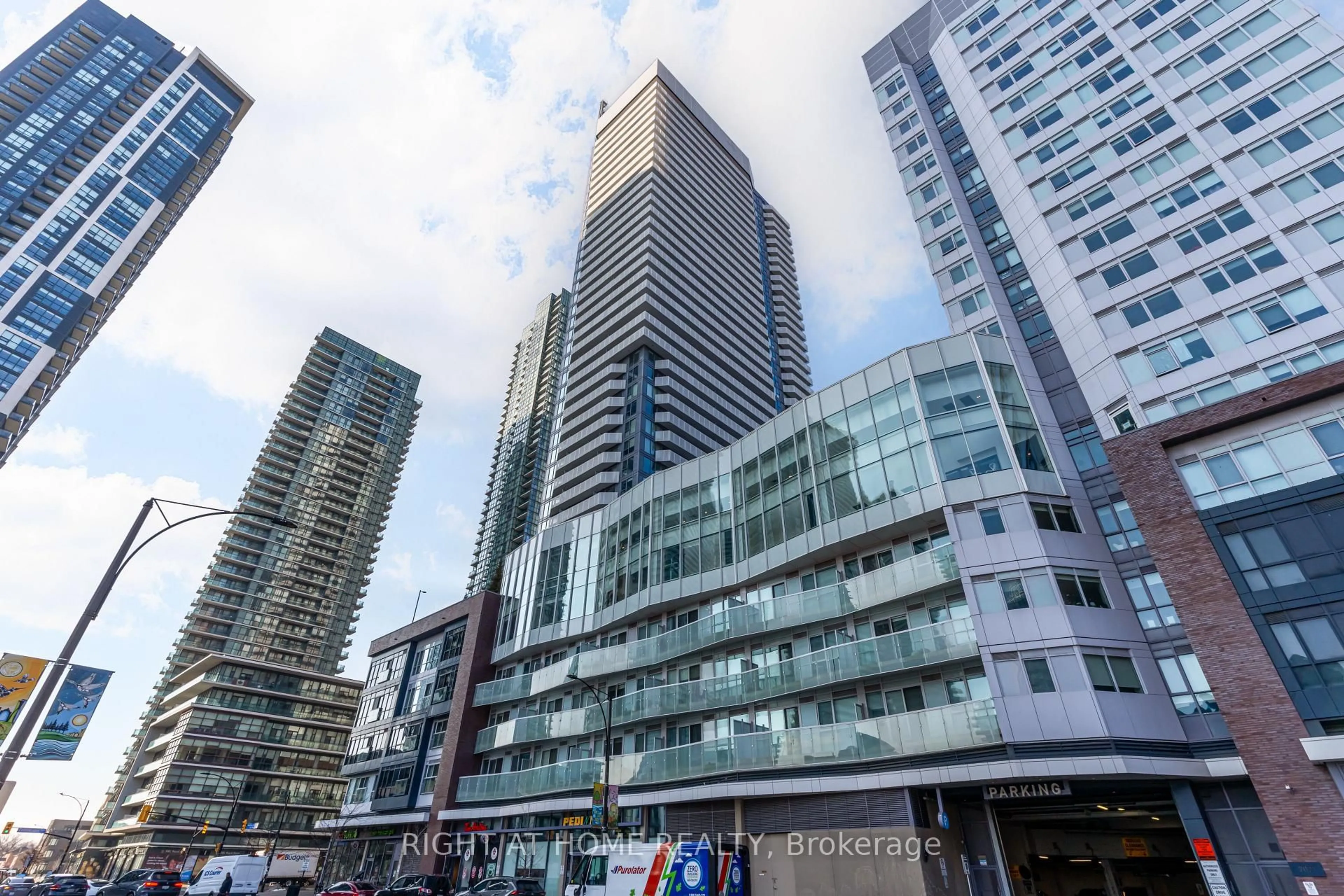 Patio, unknown for 4065 Confederation Pkwy #2811, Mississauga Ontario L5B 0L4