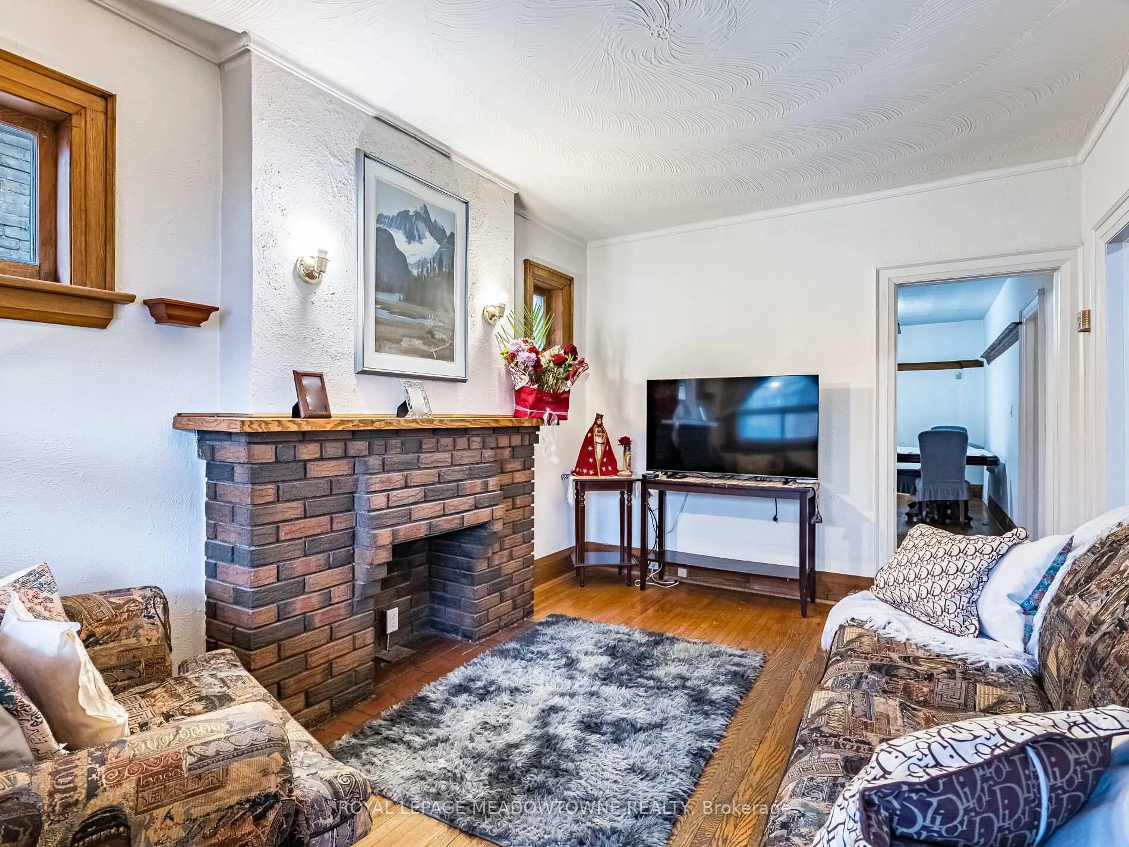 Living room with furniture, unknown for 54 Bicknell Ave, Toronto Ontario M6M 4G5