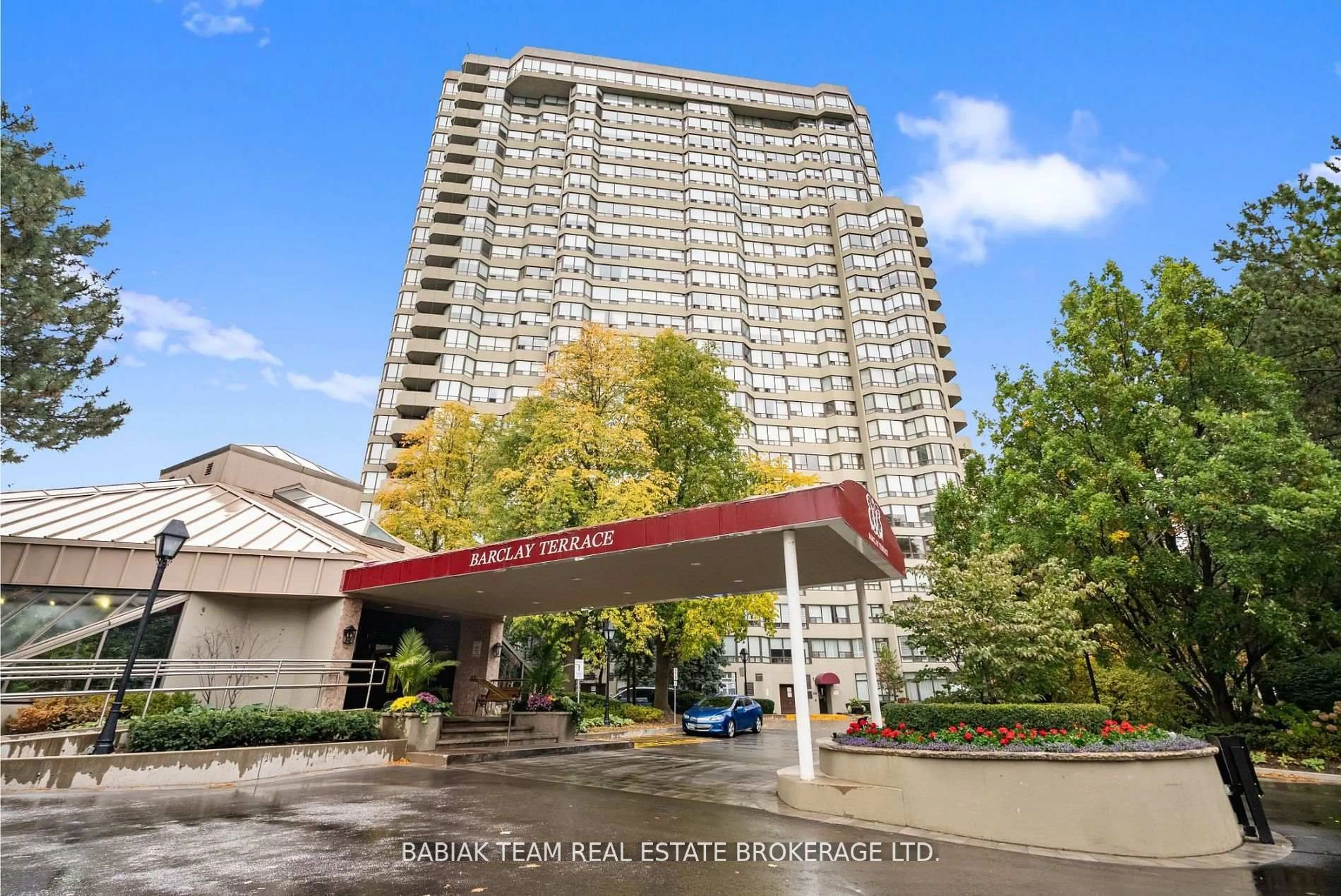 Indoor foyer for 1300 Islington Ave #1604, Toronto Ontario M9A 5C4