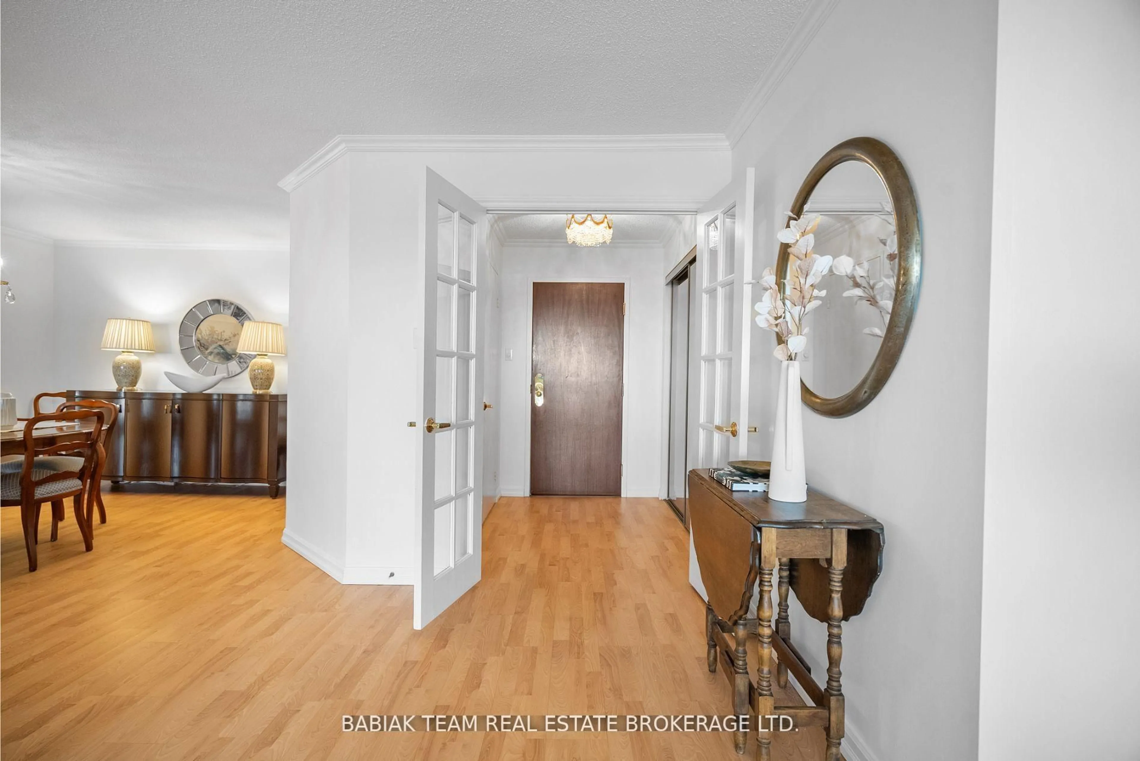 Indoor entryway for 1300 Islington Ave #1604, Toronto Ontario M9A 5C4