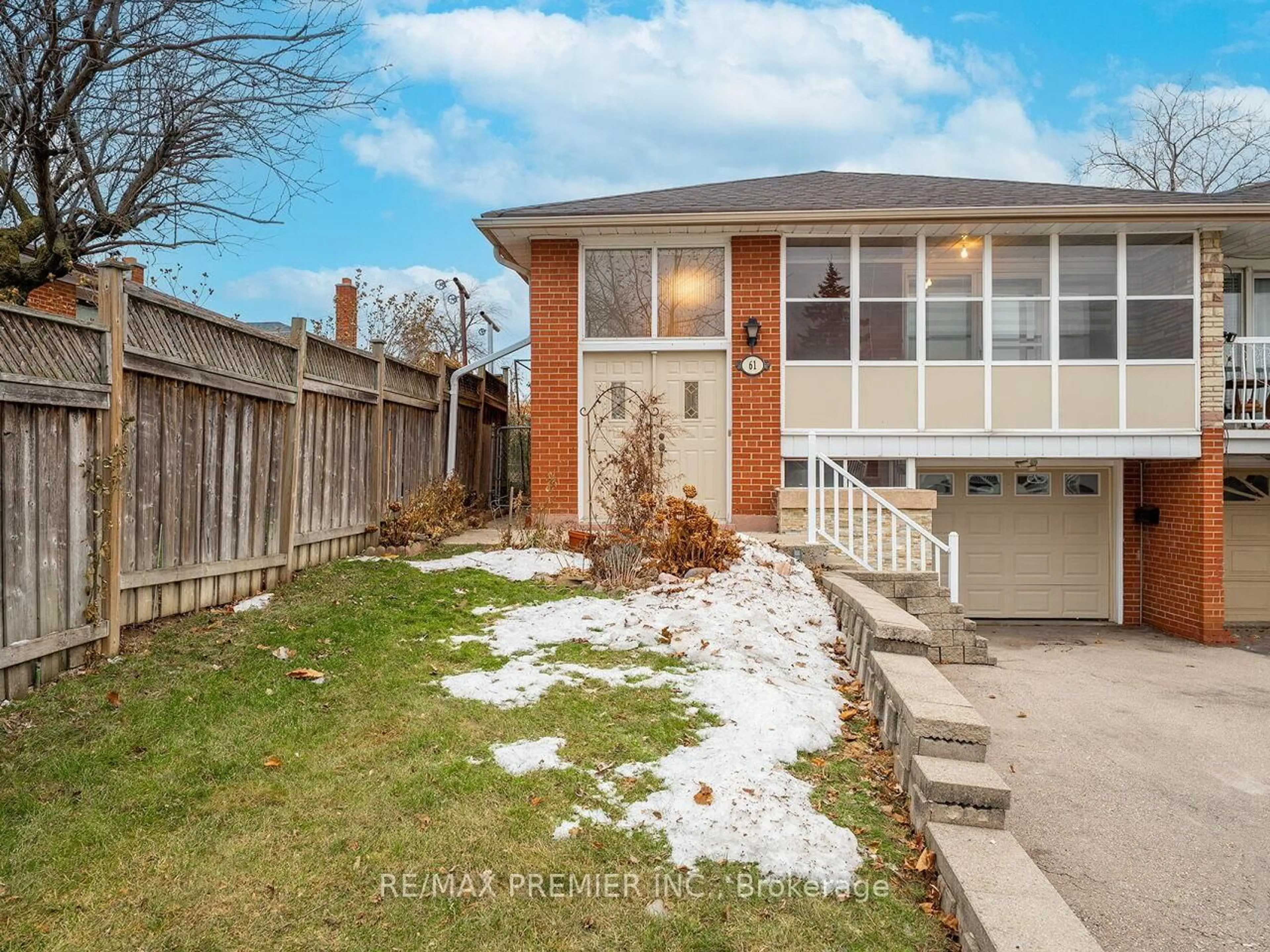 Unknown for 61 Rockbank Cres, Toronto Ontario M9M 1L1