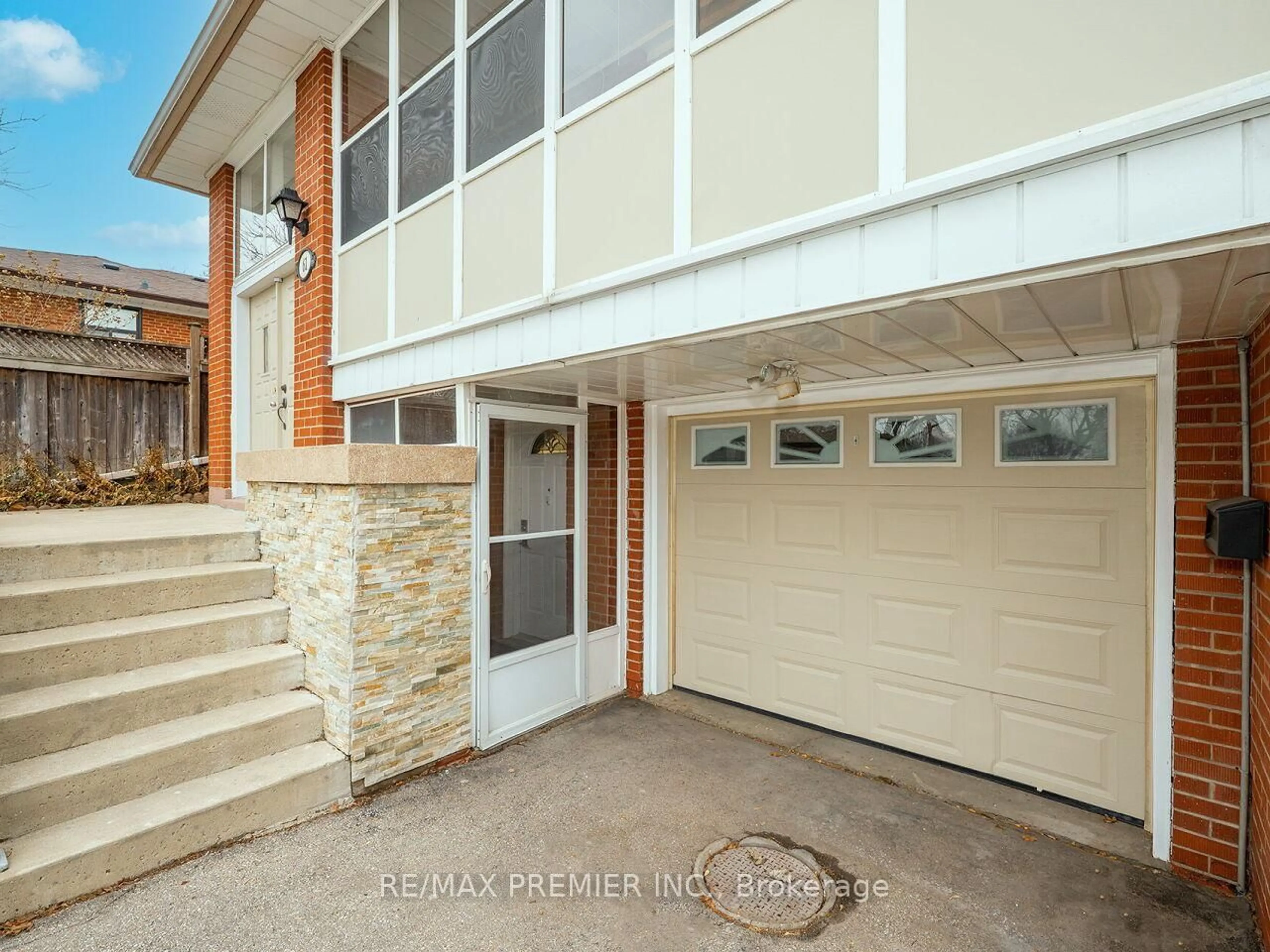 Unknown for 61 Rockbank Cres, Toronto Ontario M9M 1L1