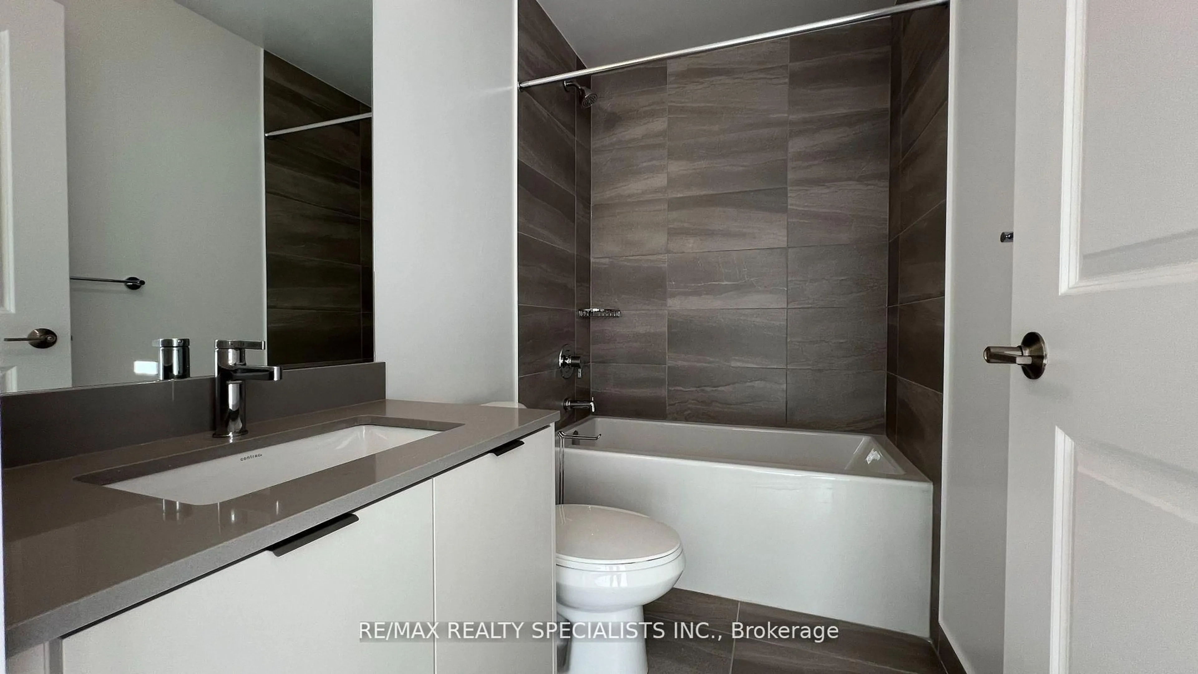 Standard bathroom, ceramic/tile floor for 202 Burnhamthorpe Rd #302, Mississauga Ontario L5A 4L4