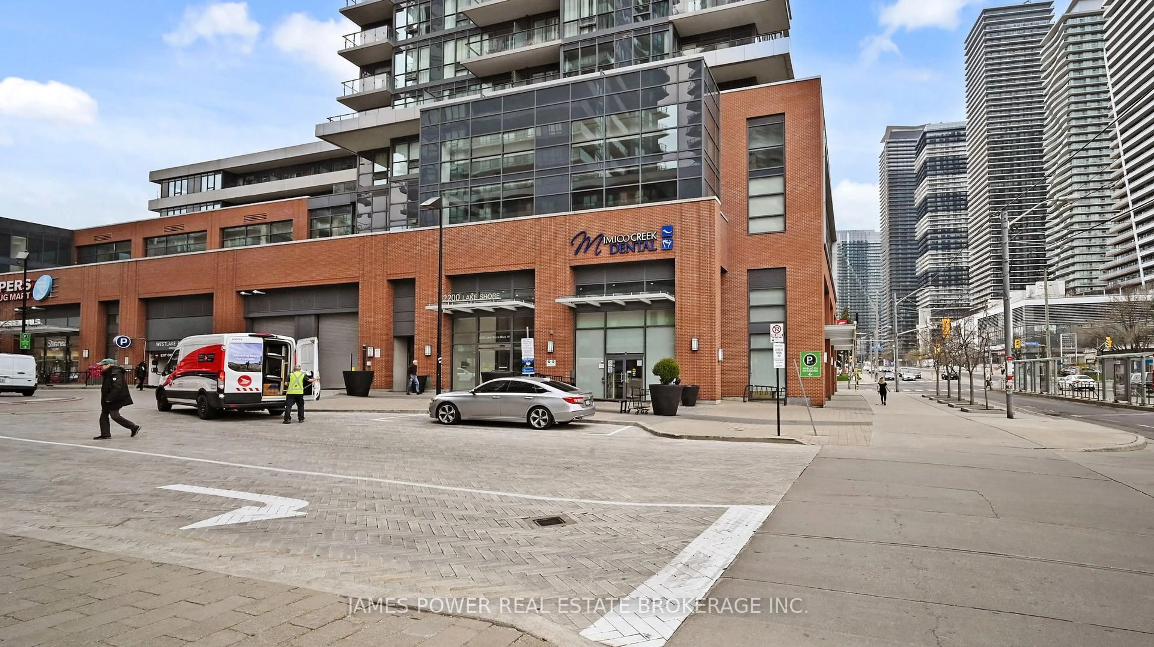 Indoor foyer for 2200 Lake Shore Blvd #1007, Toronto Ontario M8V 1A4