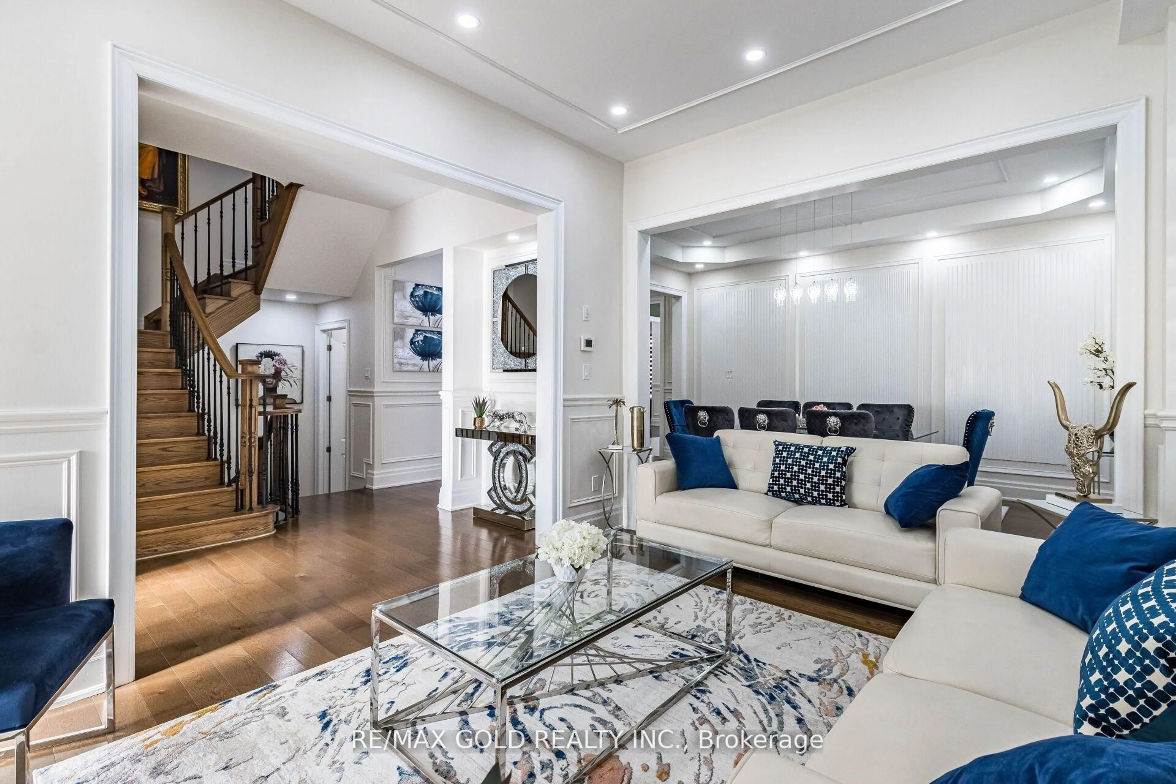 Living room with furniture, unknown for 28 Cloverhaven Rd, Brampton Ontario L6P 4E4