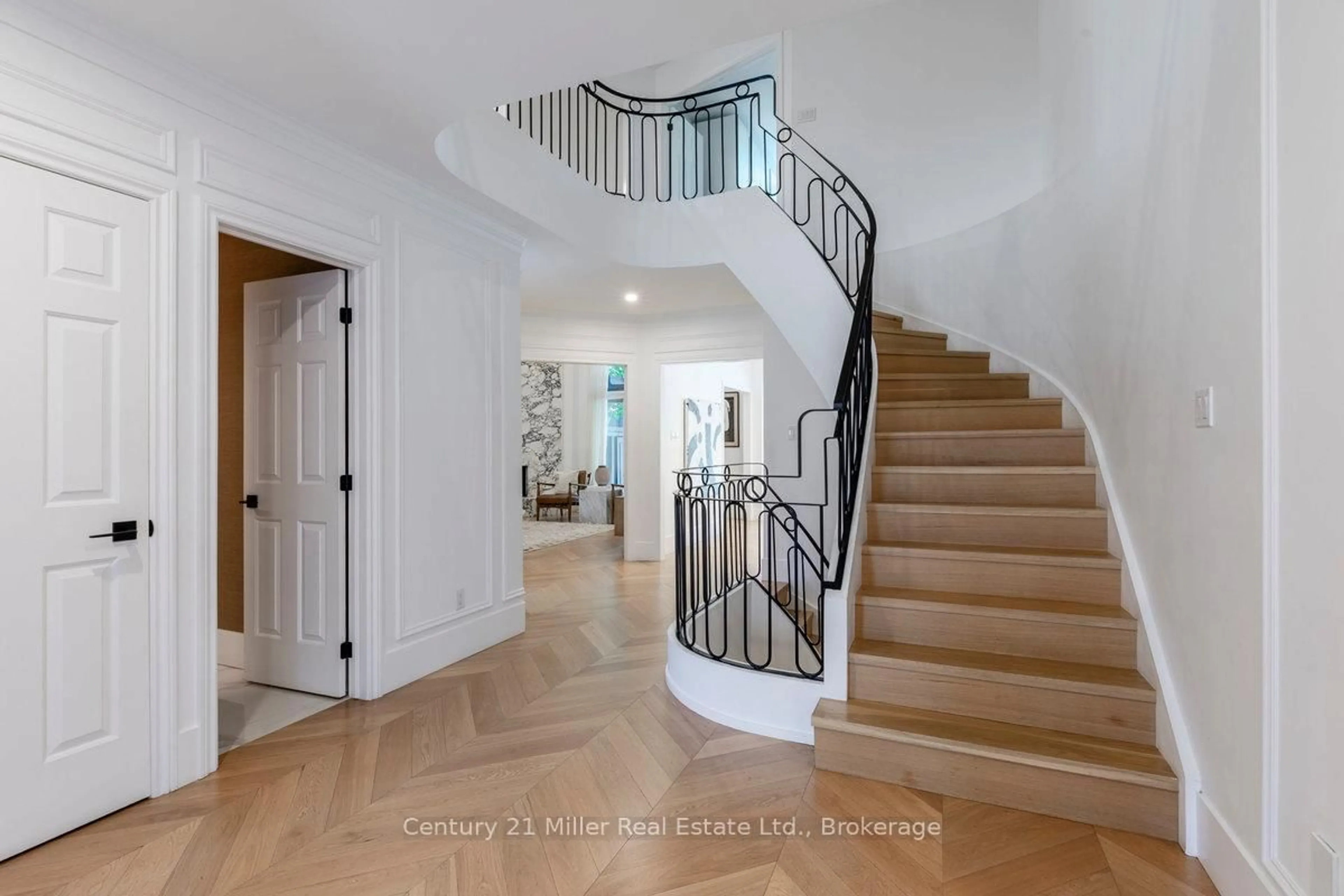 Indoor entryway for 1031 Masters Green, Oakville Ontario L6M 2N8