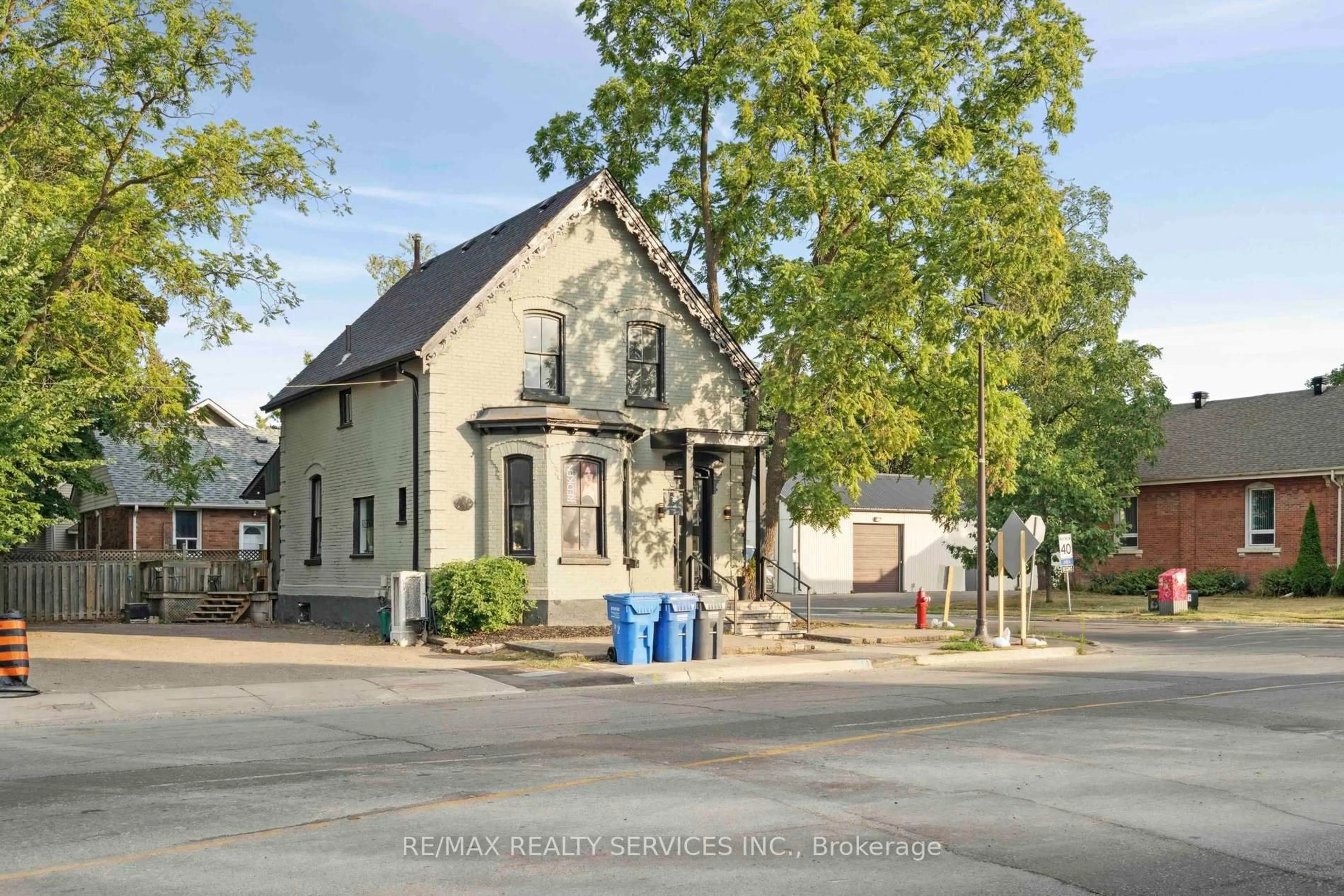 Unknown for 127 Queen St, Brampton Ontario L6Y 1M3