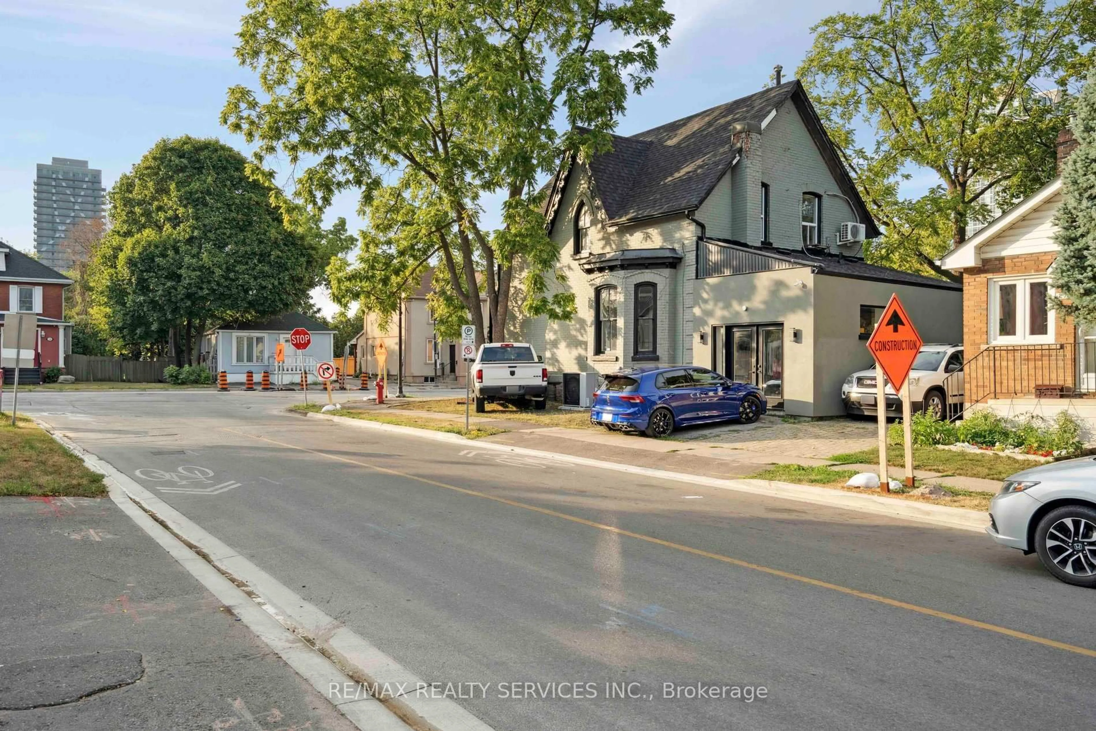 Unknown for 127 Queen St, Brampton Ontario L6Y 1M3