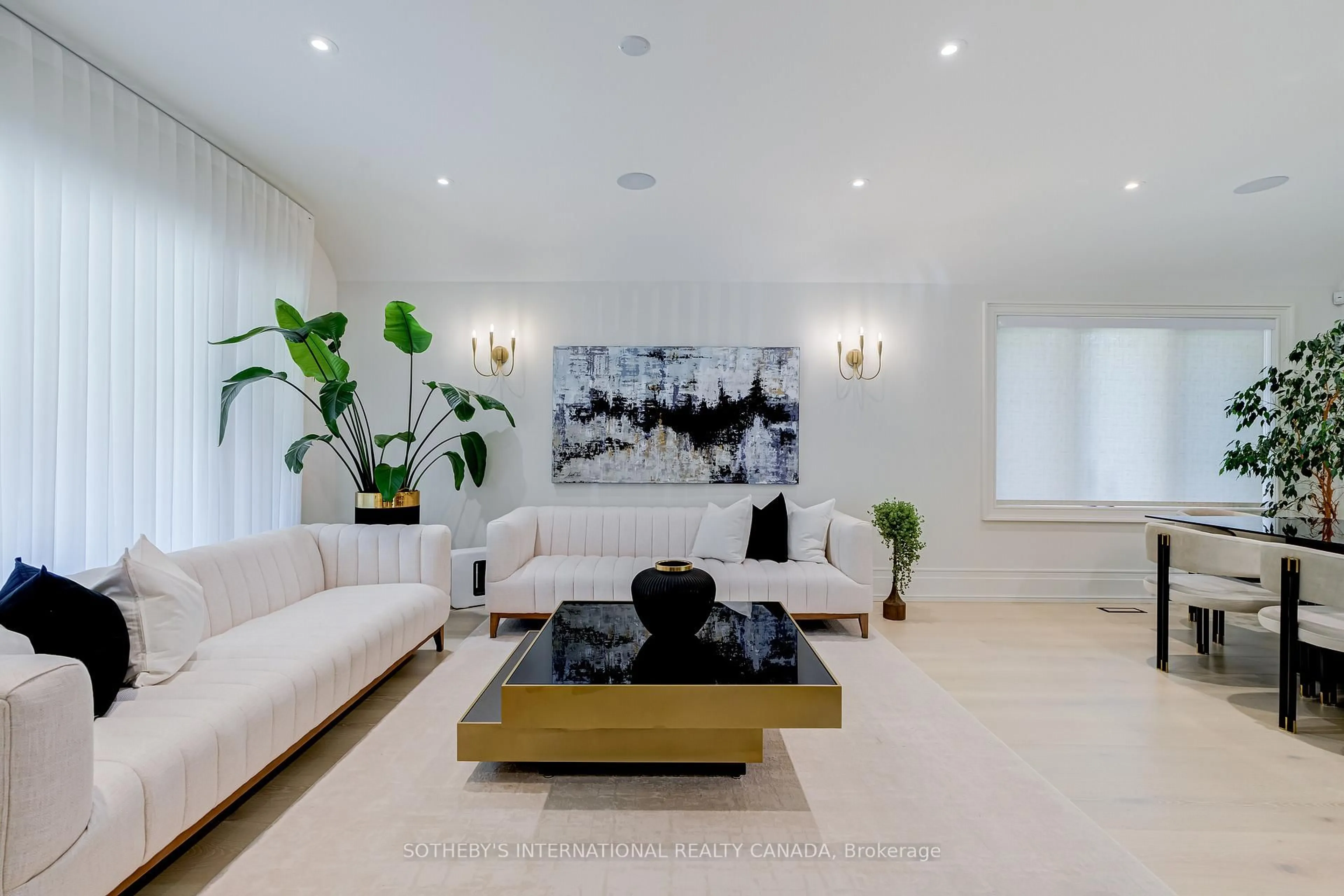 Living room with furniture, unknown for 11 Sherin Crt, Toronto Ontario M9P 2J7