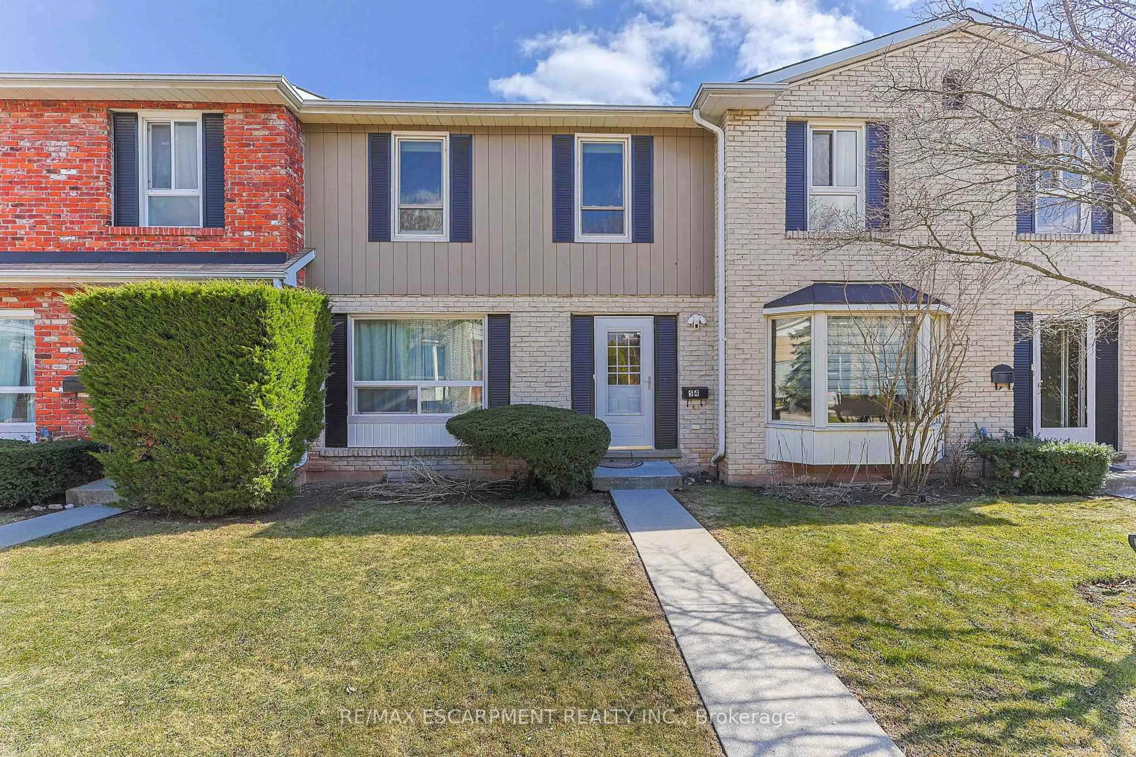 Home with brick exterior material, street for 5475 Lakeshore Rd #54, Burlington Ontario L7L 1E1