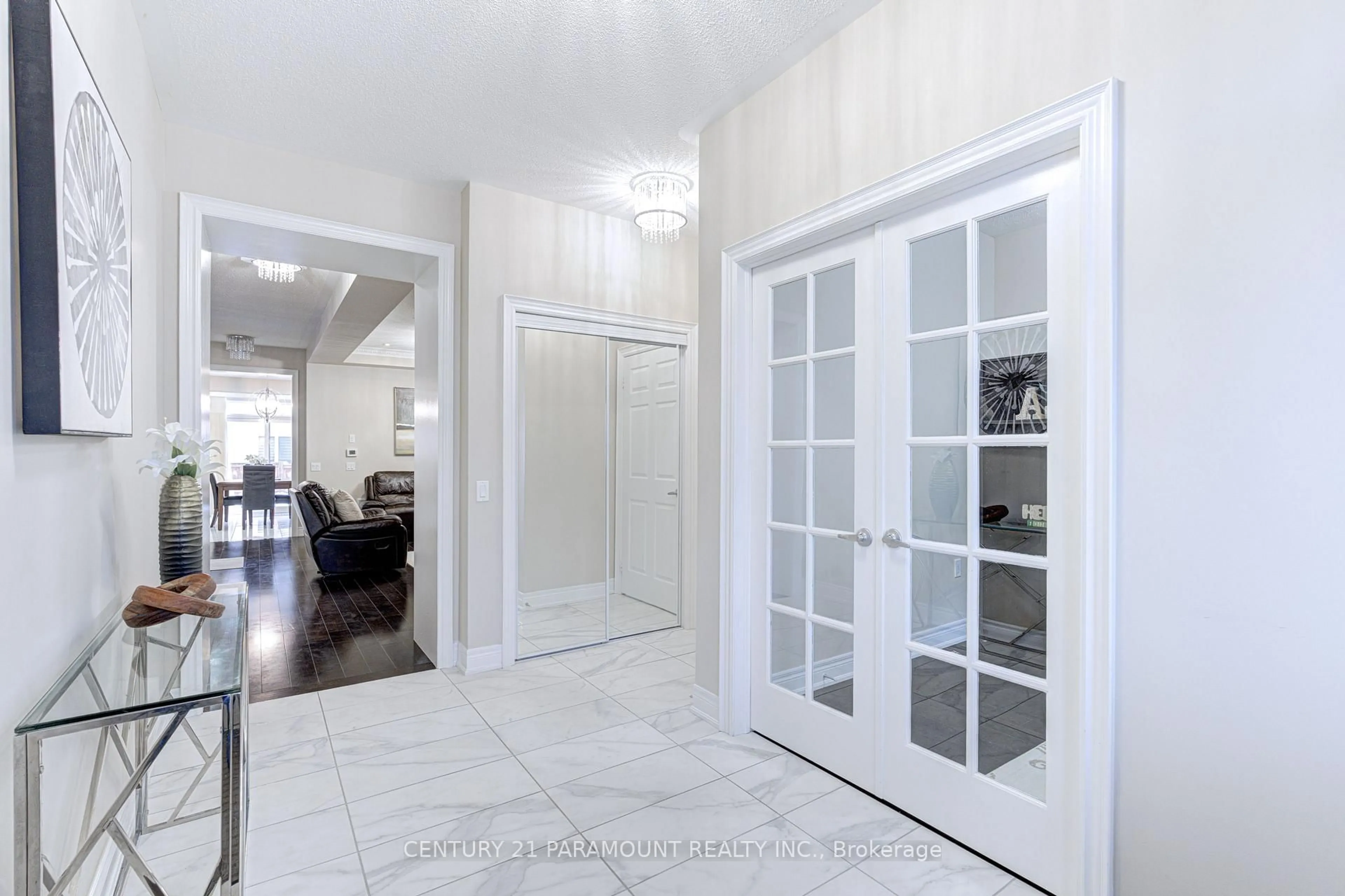 Indoor entryway for 563 Dougall Ave, Caledon Ontario L7C 3Z4