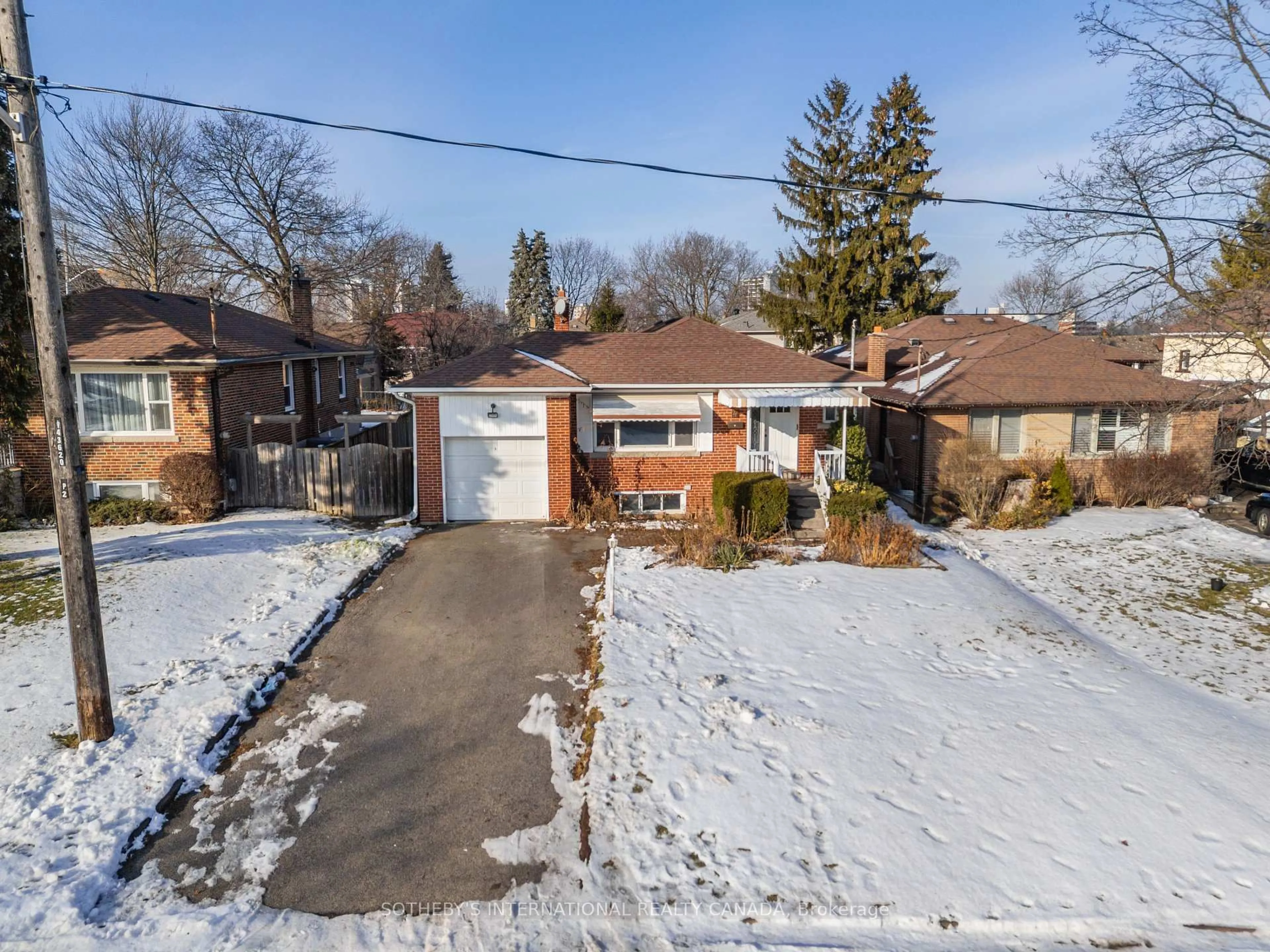 A pic from outside/outdoor area/front of a property/back of a property/a pic from drone, street for 4 Riverlea Dr, Toronto Ontario M9P 2H1