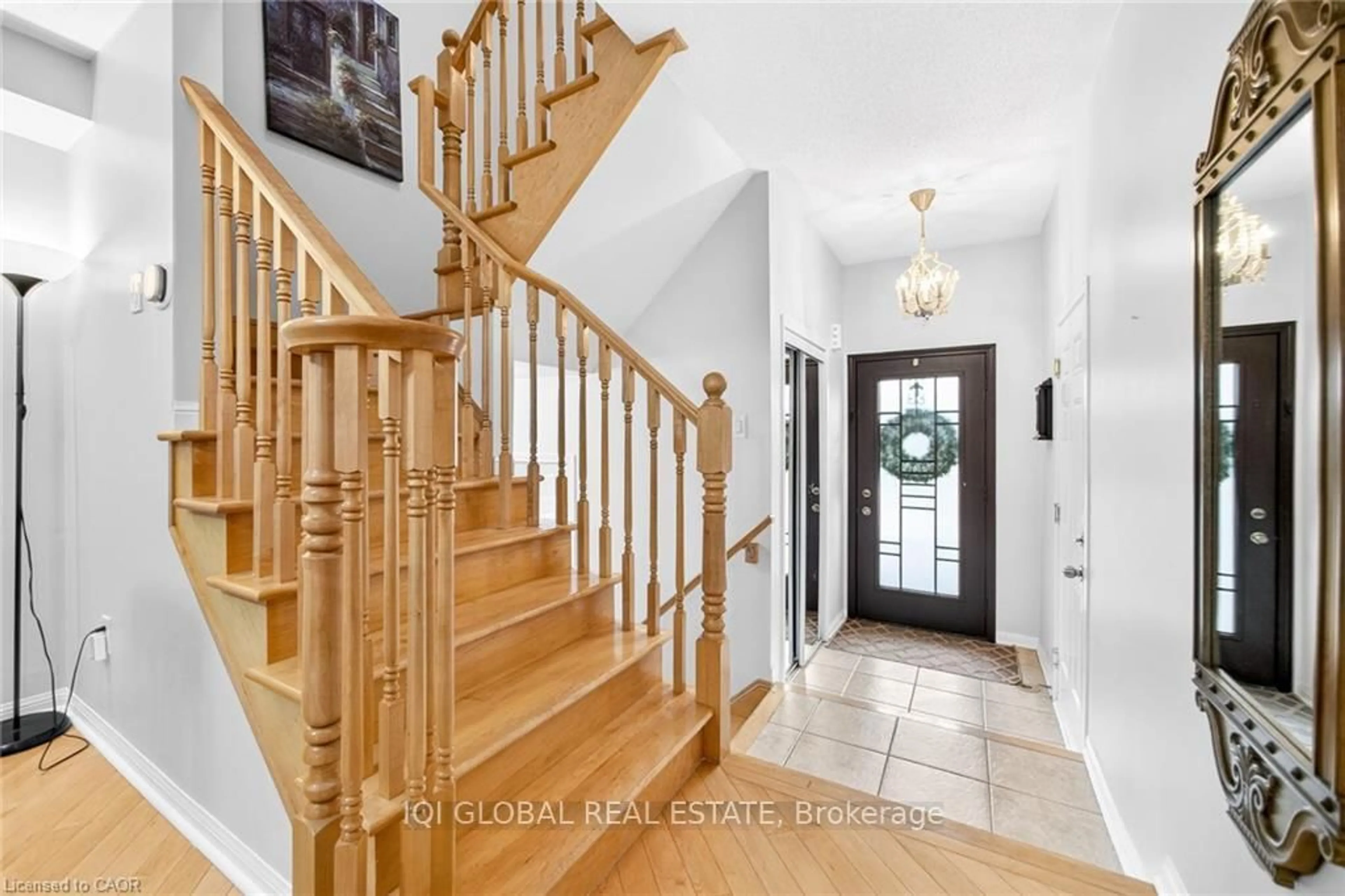 Indoor entryway for 841 Gifford Cres, Milton Ontario L9T 0L2