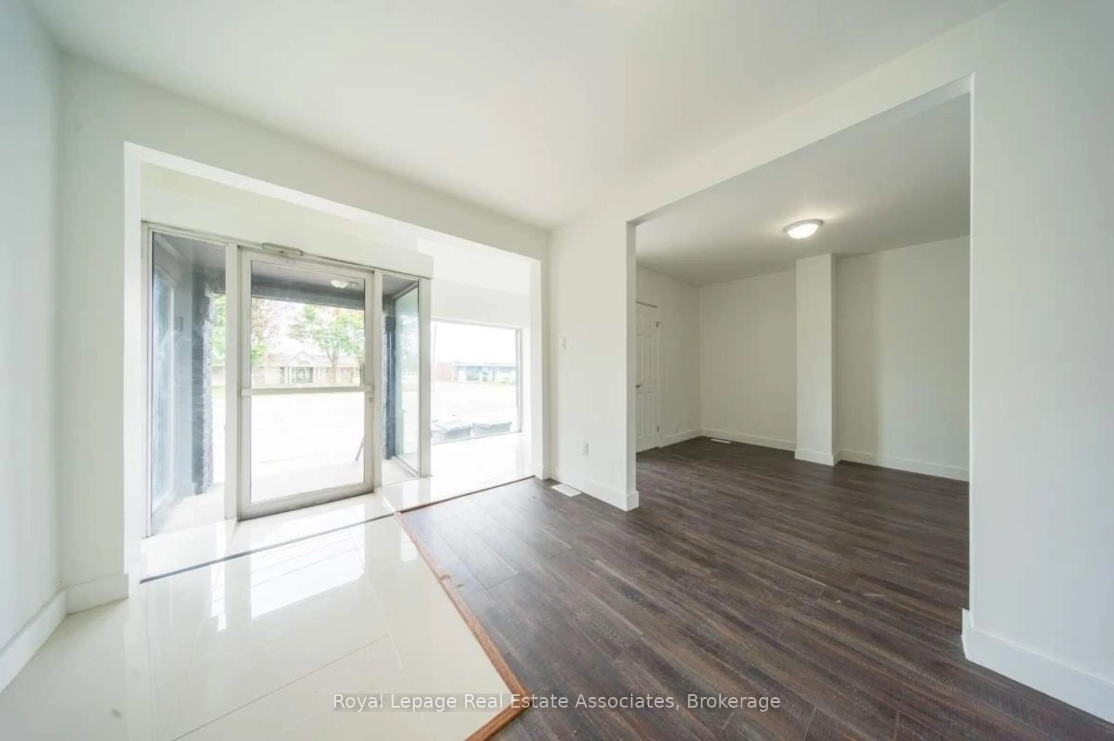 Unknown for 881 Lakeshore Rd, Mississauga Ontario L5E 1E2