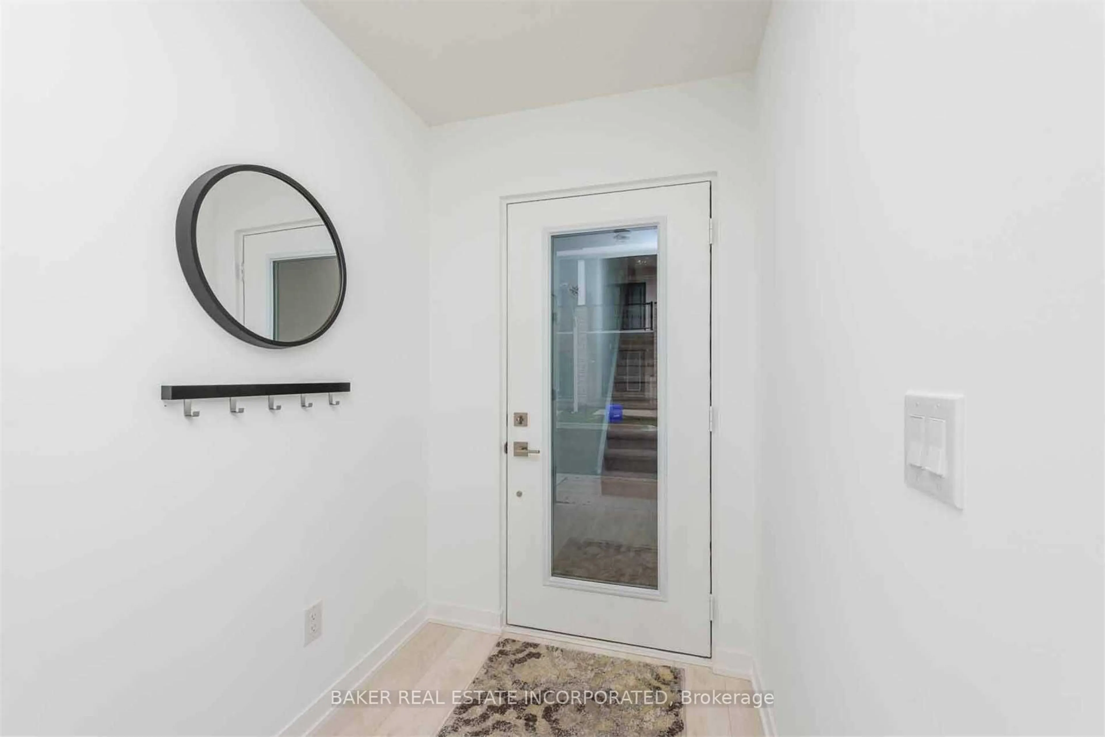 Indoor entryway for 1095 Cooke Blvd #30, Burlington Ontario L7T 0C4