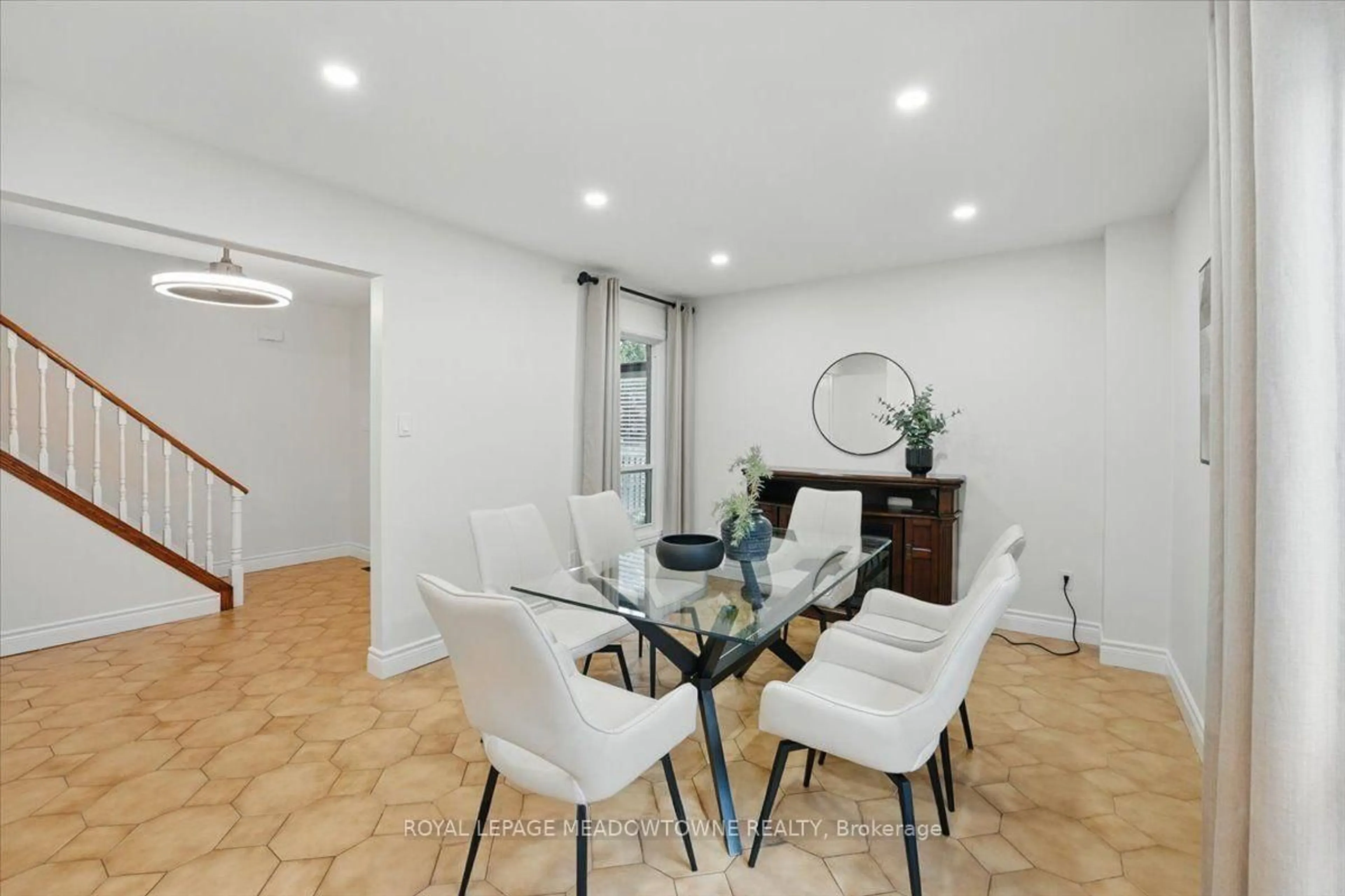 Dining room, unknown for 6486 Edenwood Dr, Mississauga Ontario L5N 3K1