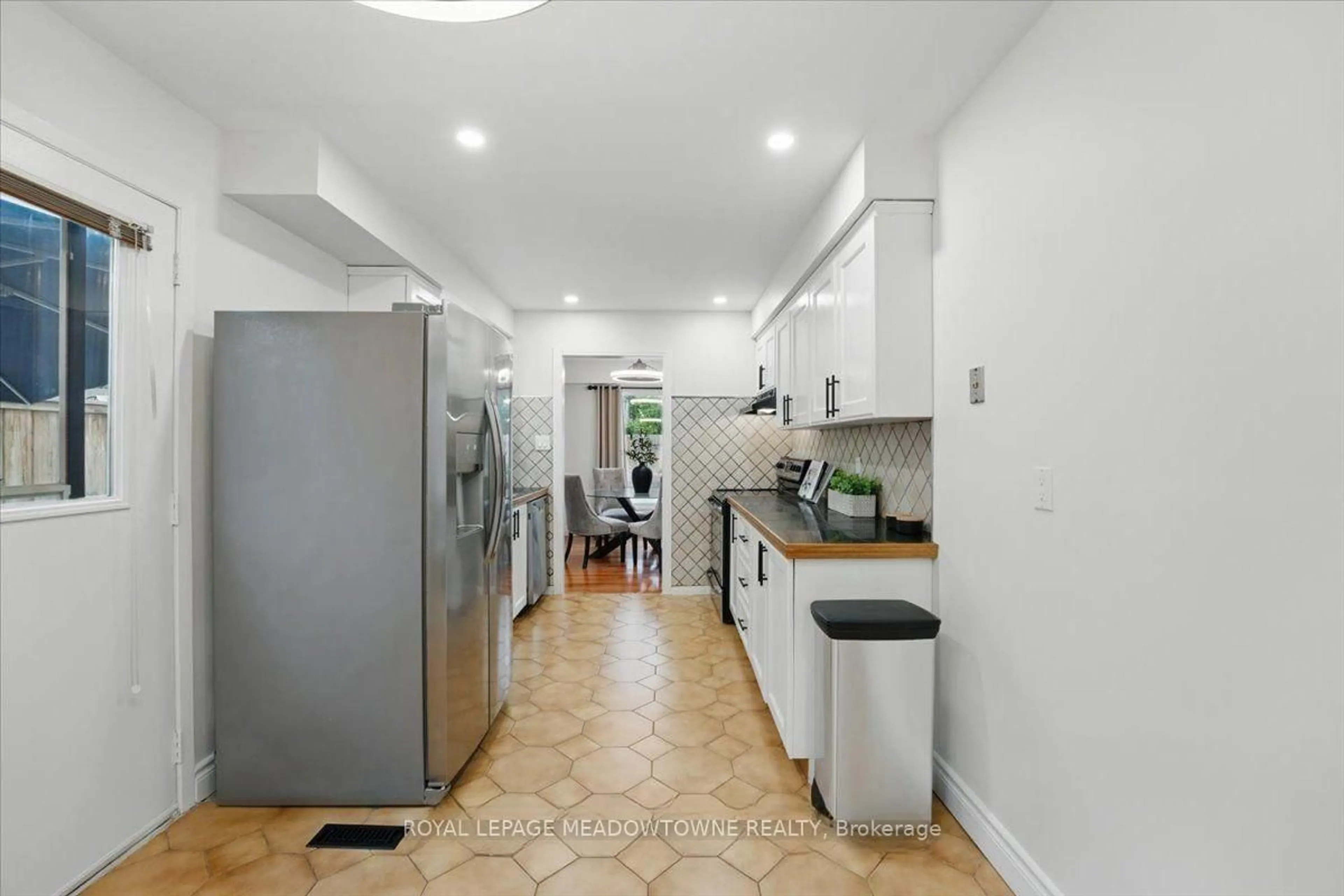 Standard kitchen, ceramic/tile floor for 6486 Edenwood Dr, Mississauga Ontario L5N 3K1