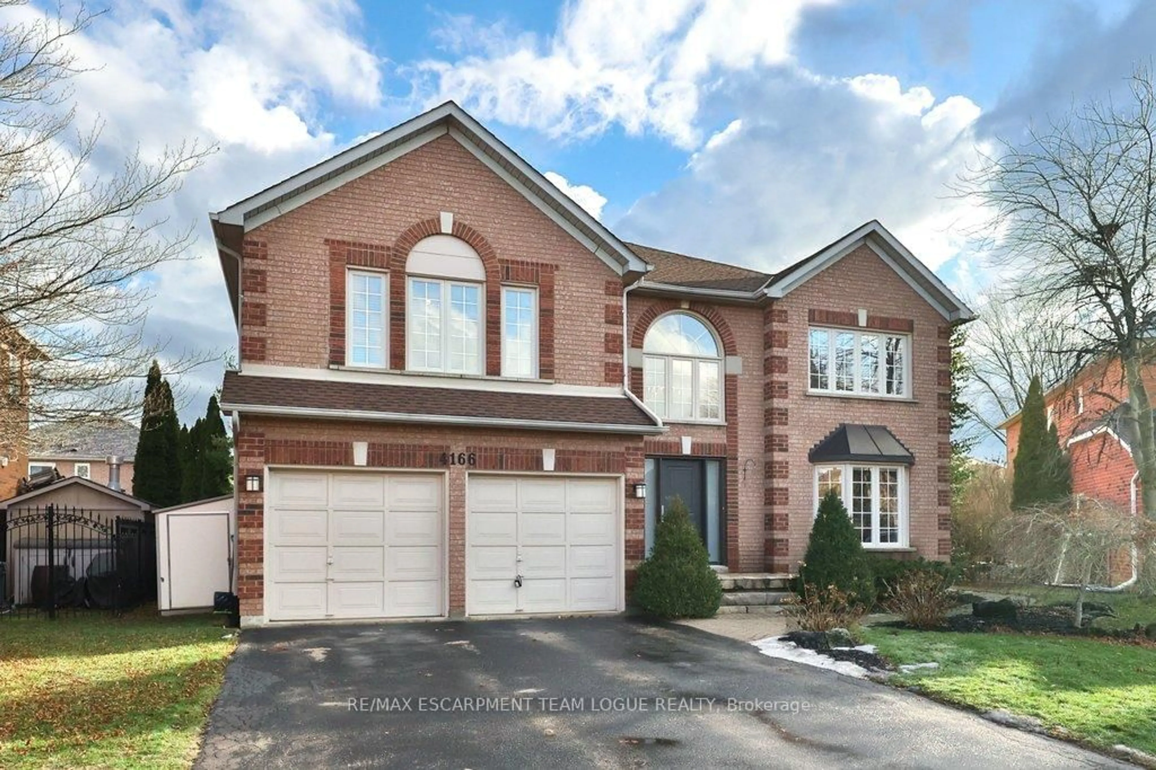 Home with brick exterior material, street for 4166 Susan Crt, Burlington Ontario L7M 4E9