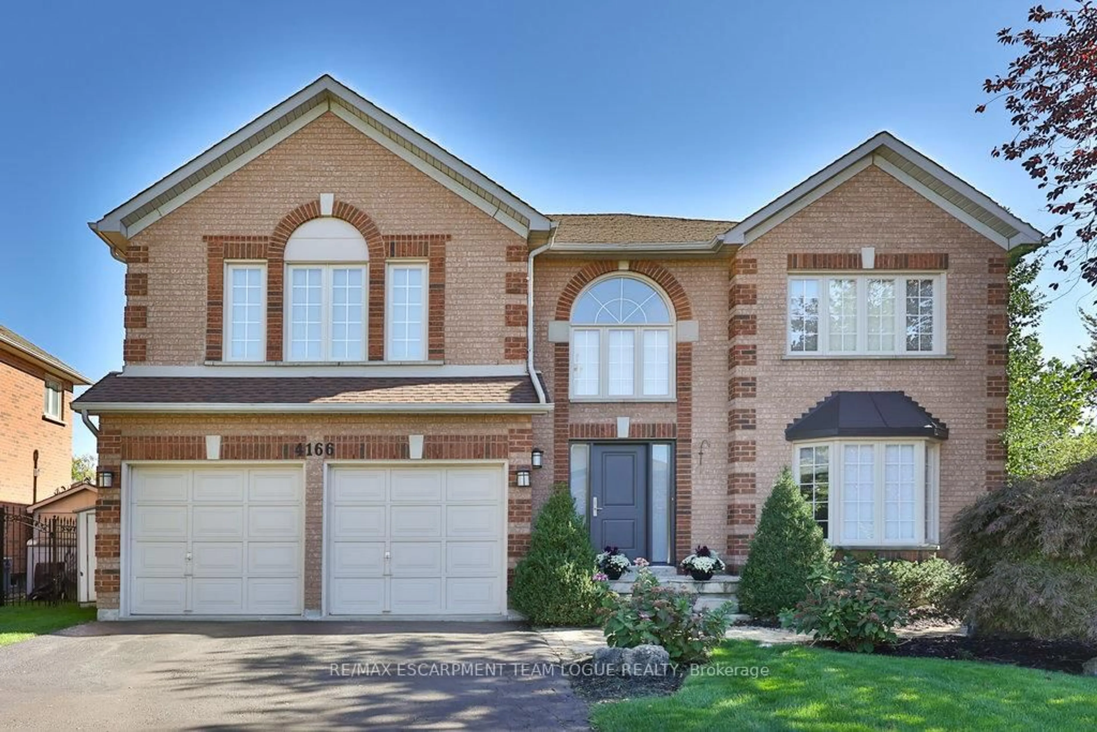 Home with brick exterior material, street for 4166 Susan Crt, Burlington Ontario L7M 4E9