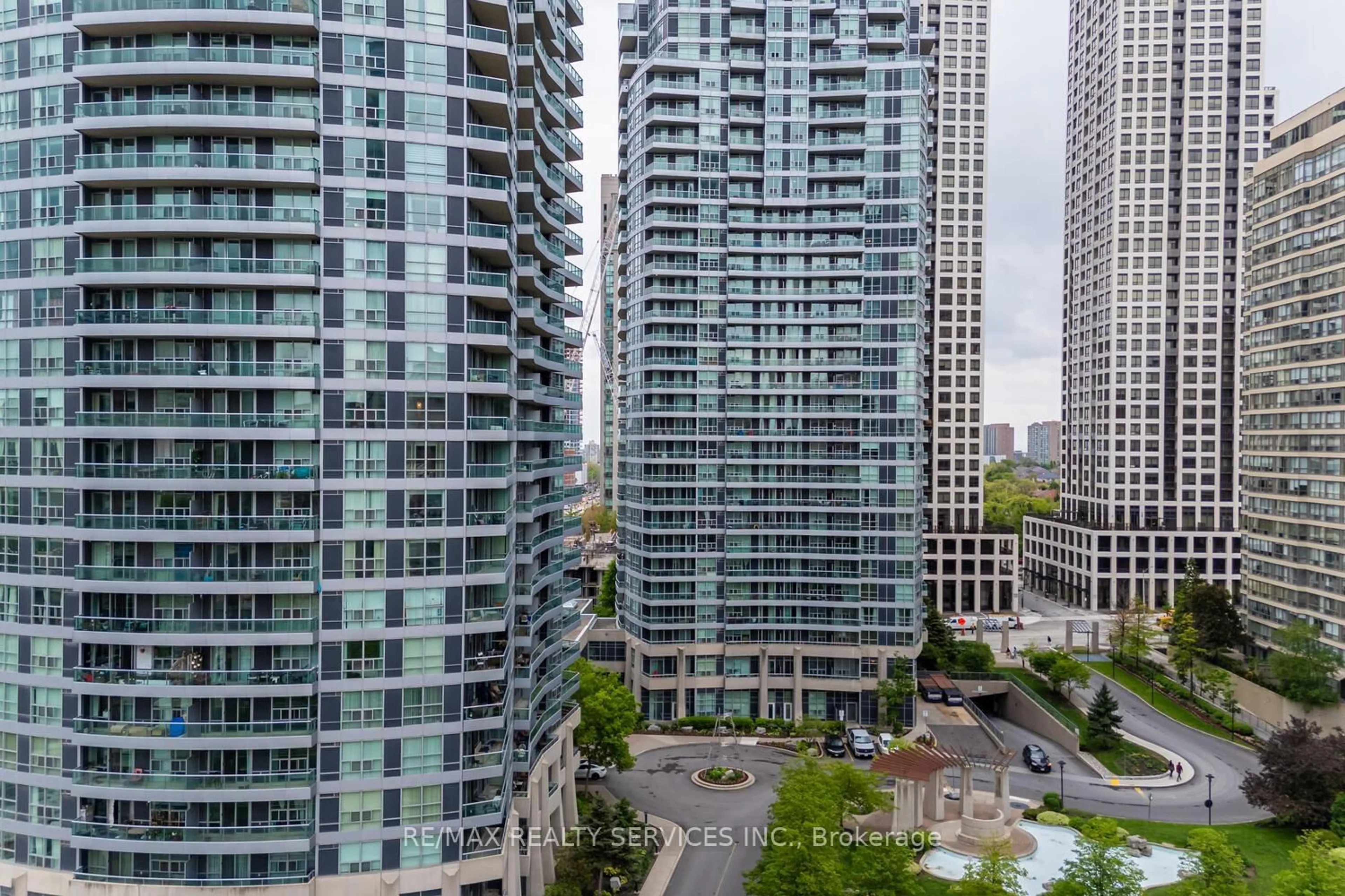 A pic from outside/outdoor area/front of a property/back of a property/a pic from drone, city buildings view from balcony for 33 Elm Dr #1403, Mississauga Ontario L5B 4M2
