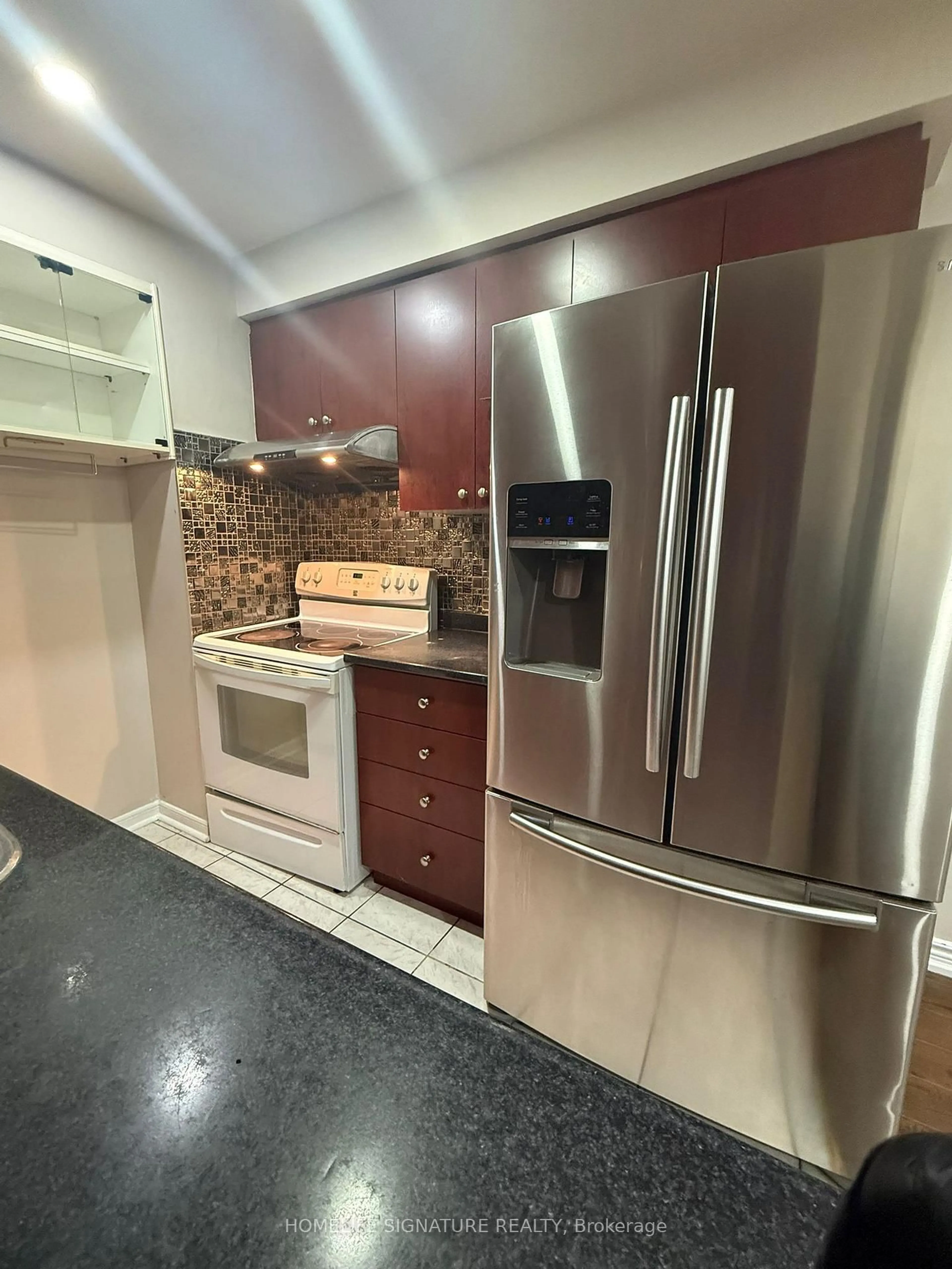 Standard kitchen, ceramic/tile floor for 4 Carleton Pl, Brampton Ontario L6T 3Z4