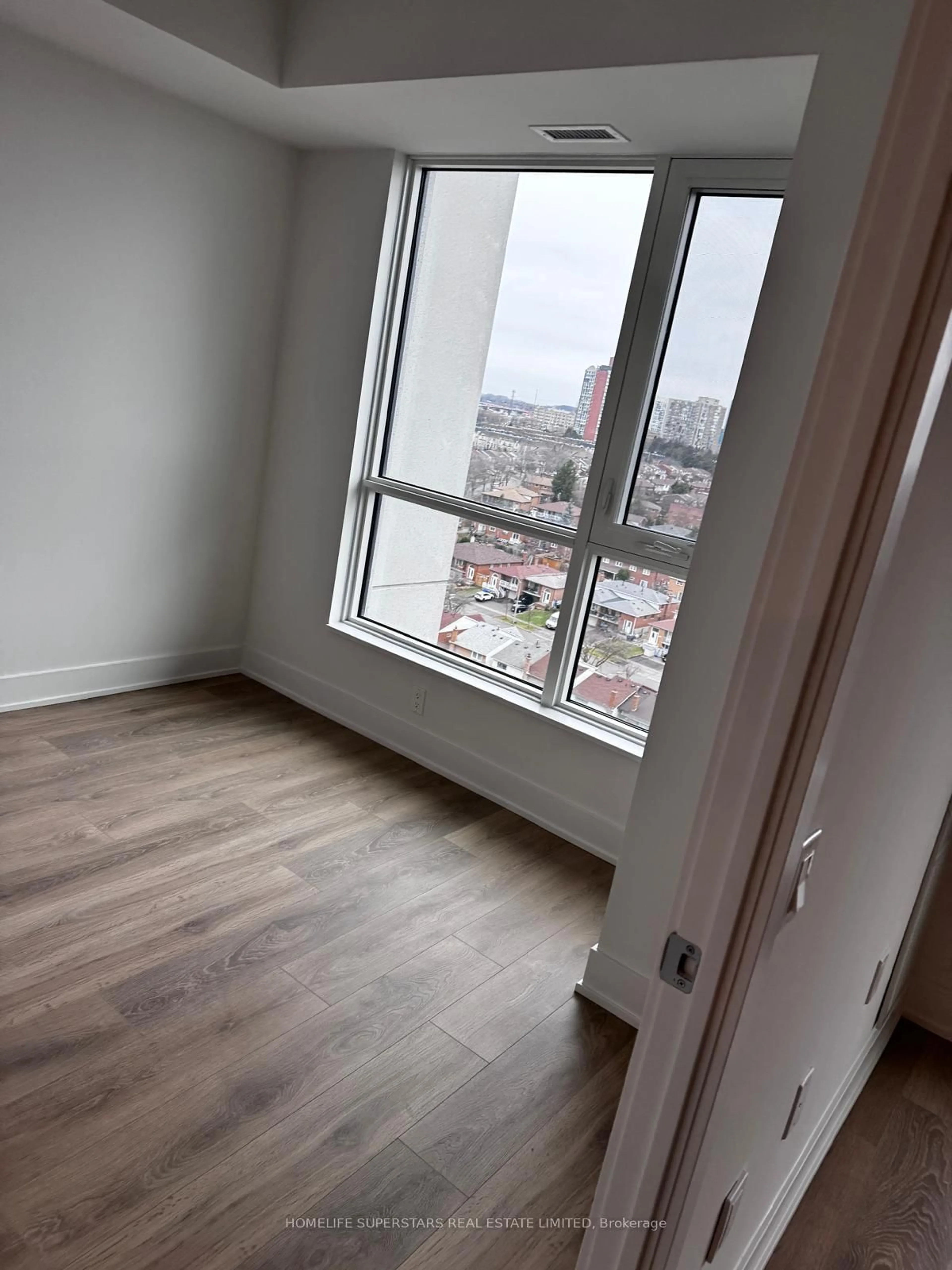 A pic of a room for 204 Burnhamthorpe Rd #1305, Mississauga Ontario L5A 4L4