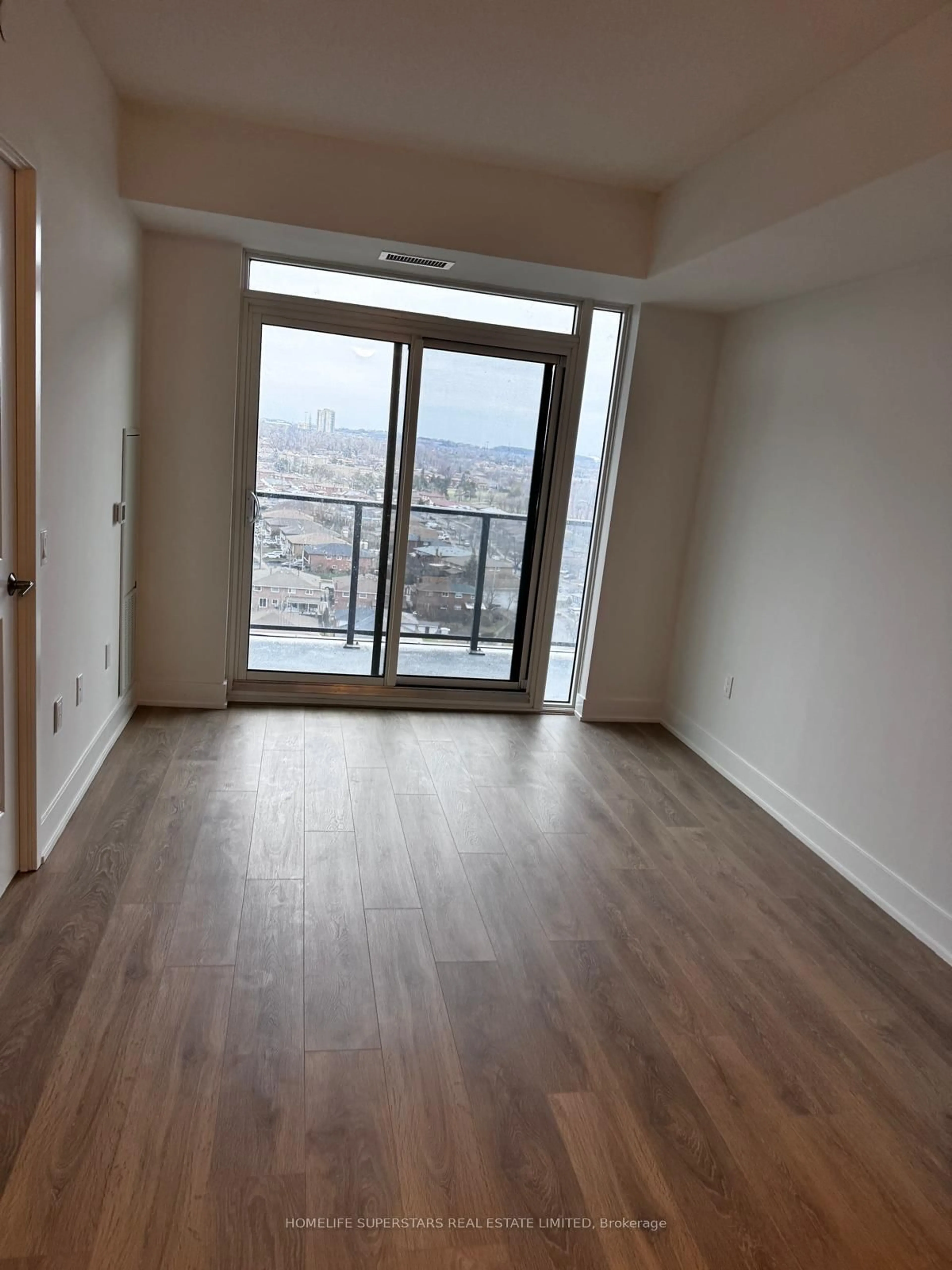 A pic of a room for 204 Burnhamthorpe Rd #1305, Mississauga Ontario L5A 4L4