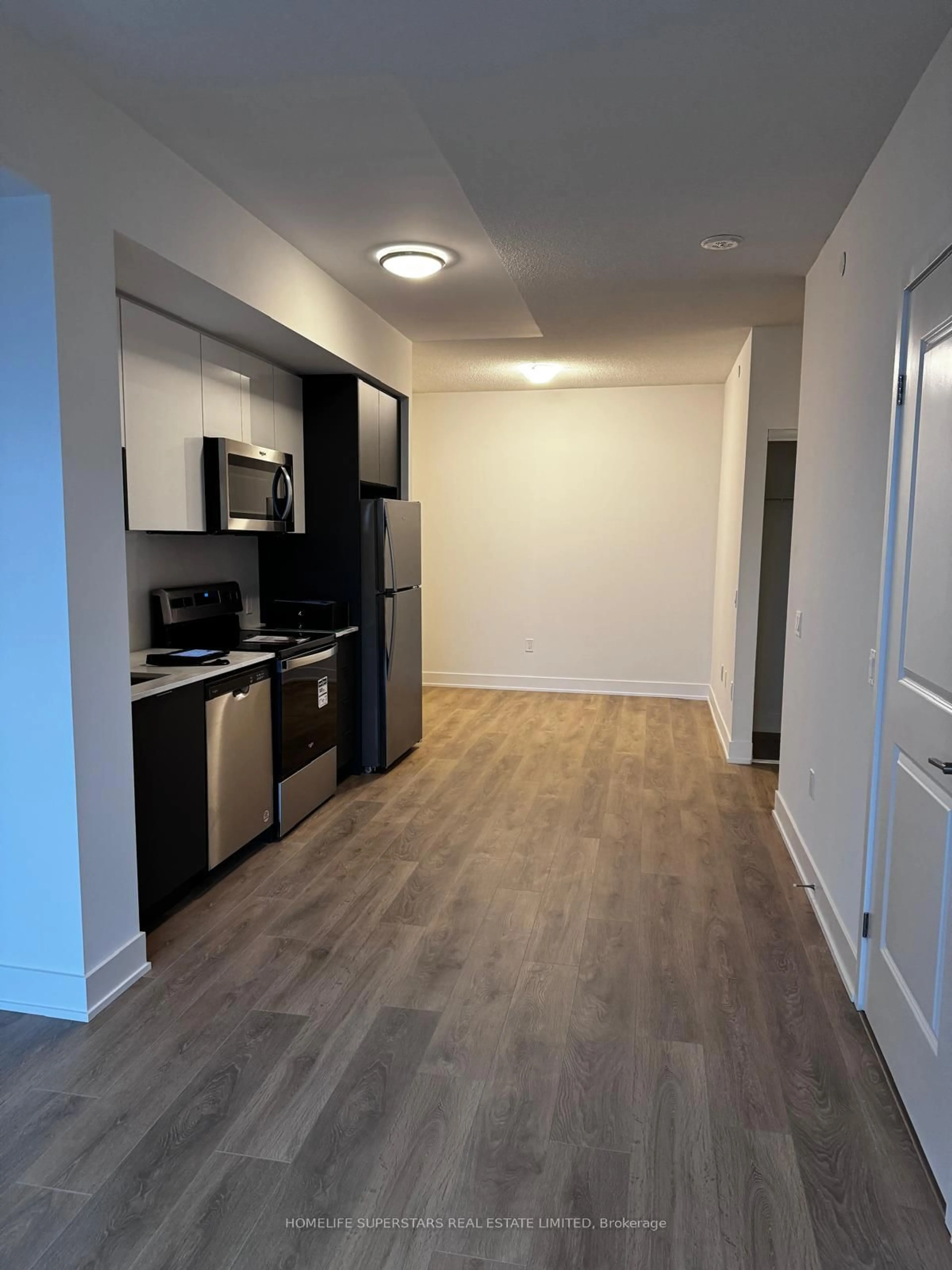 Standard kitchen, unknown for 204 Burnhamthorpe Rd #1305, Mississauga Ontario L5A 4L4