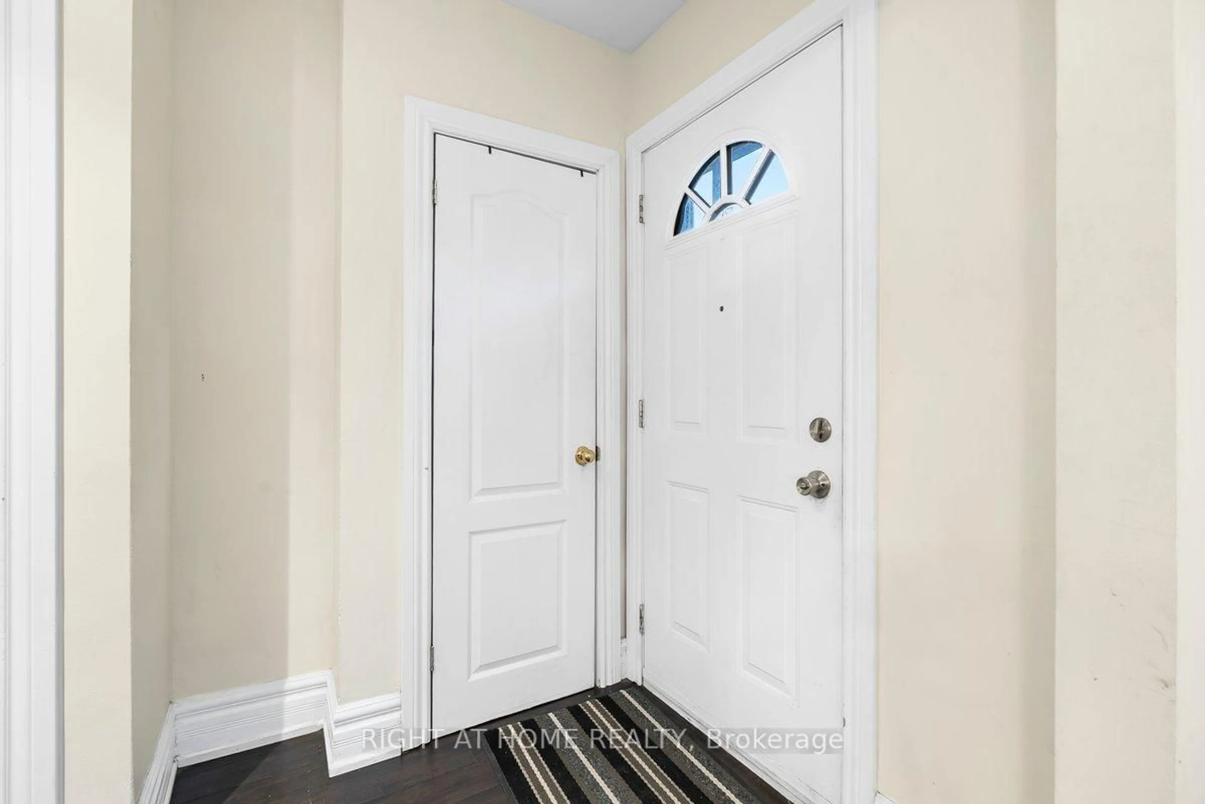 Indoor entryway for 6 Melody Rd, Toronto Ontario M9M 1C7