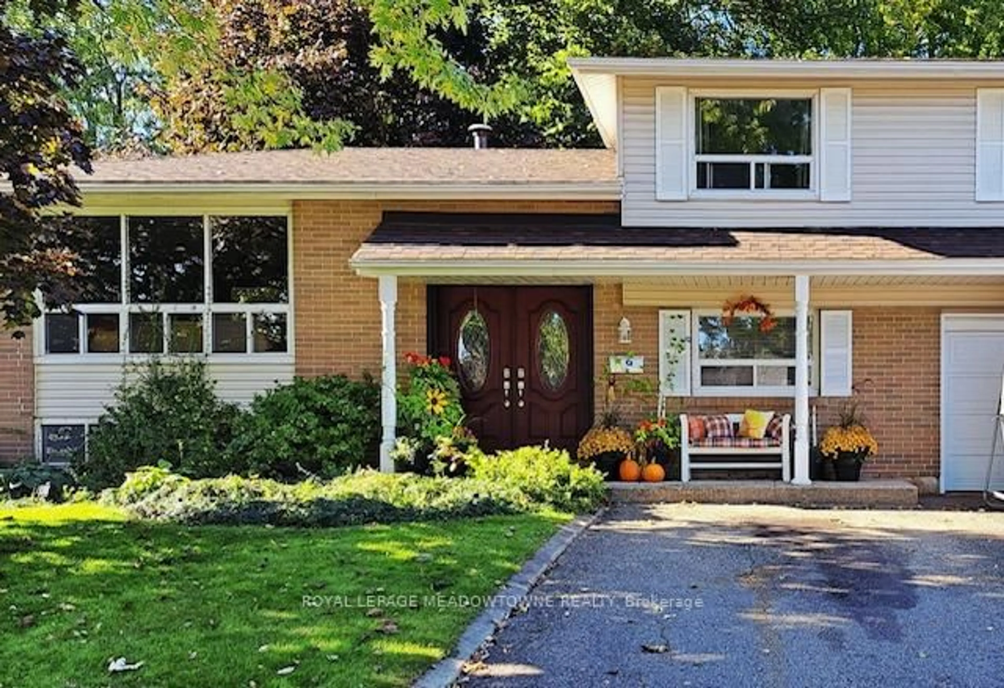 Home with brick exterior material, street for 14 Moore Park Cres, Halton Hills Ontario L7G 2T1