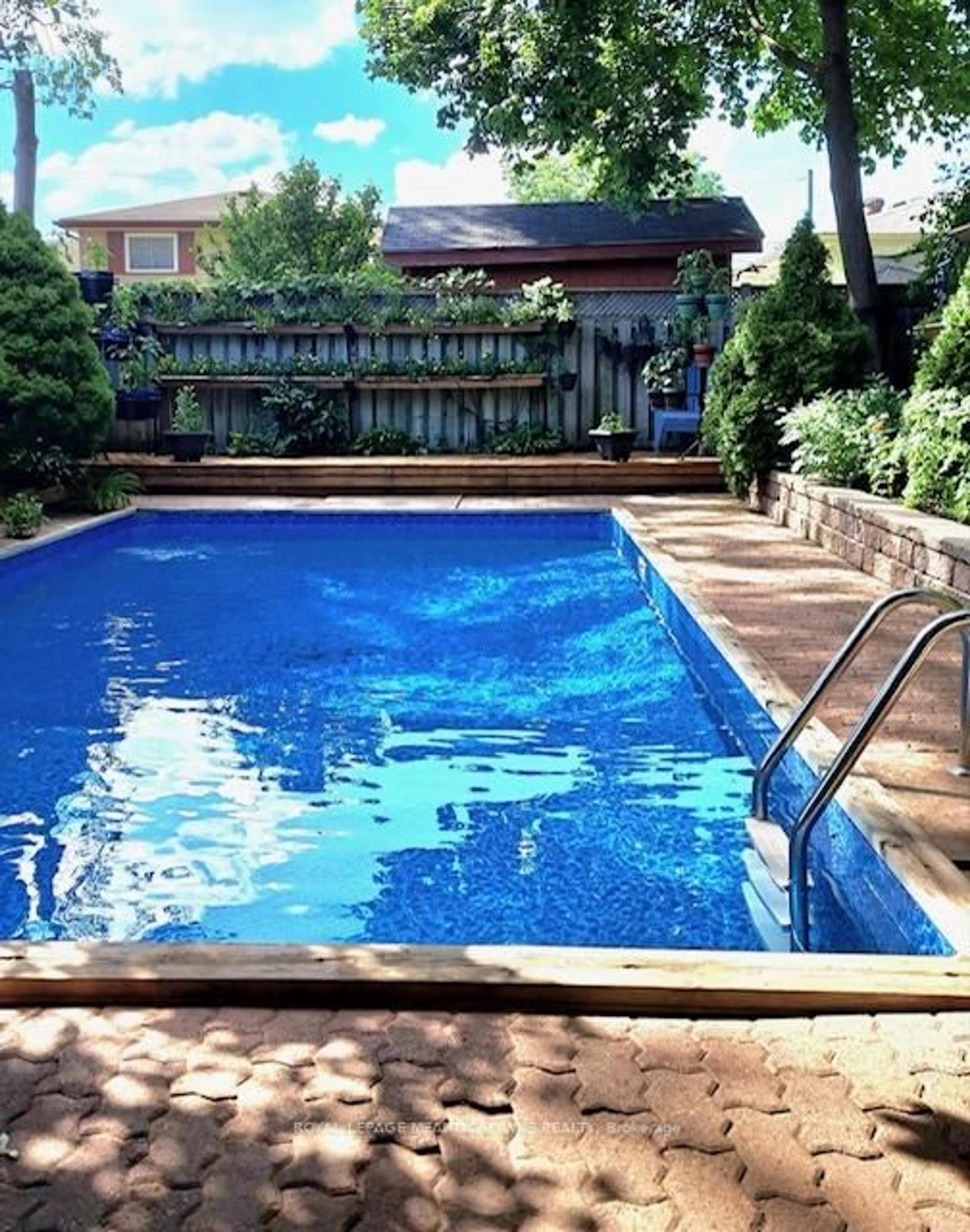 Pool for 14 Moore Park Cres, Halton Hills Ontario L7G 2T1