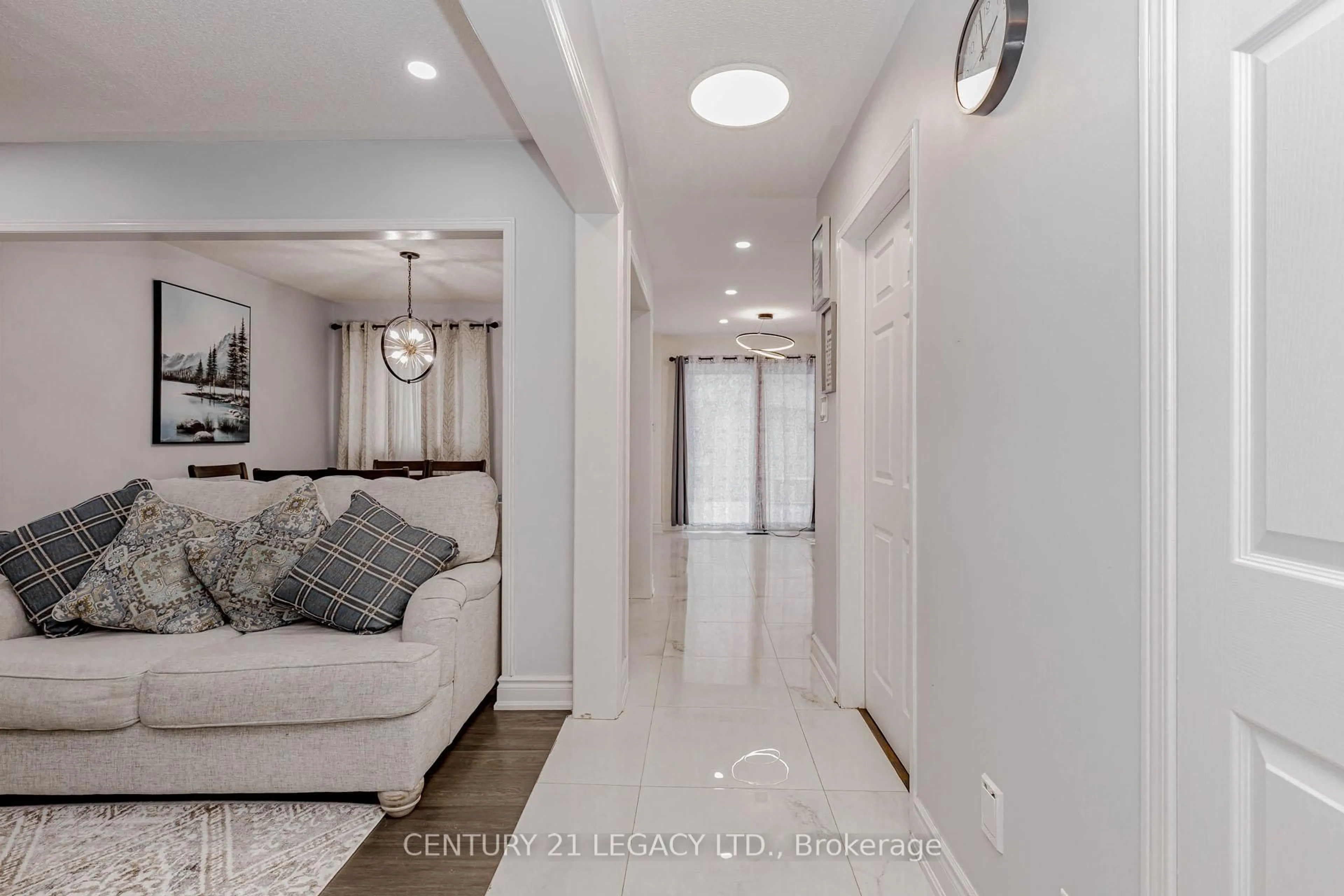 Indoor entryway for 36 Valonia Dr, Brampton Ontario L6V 4J2