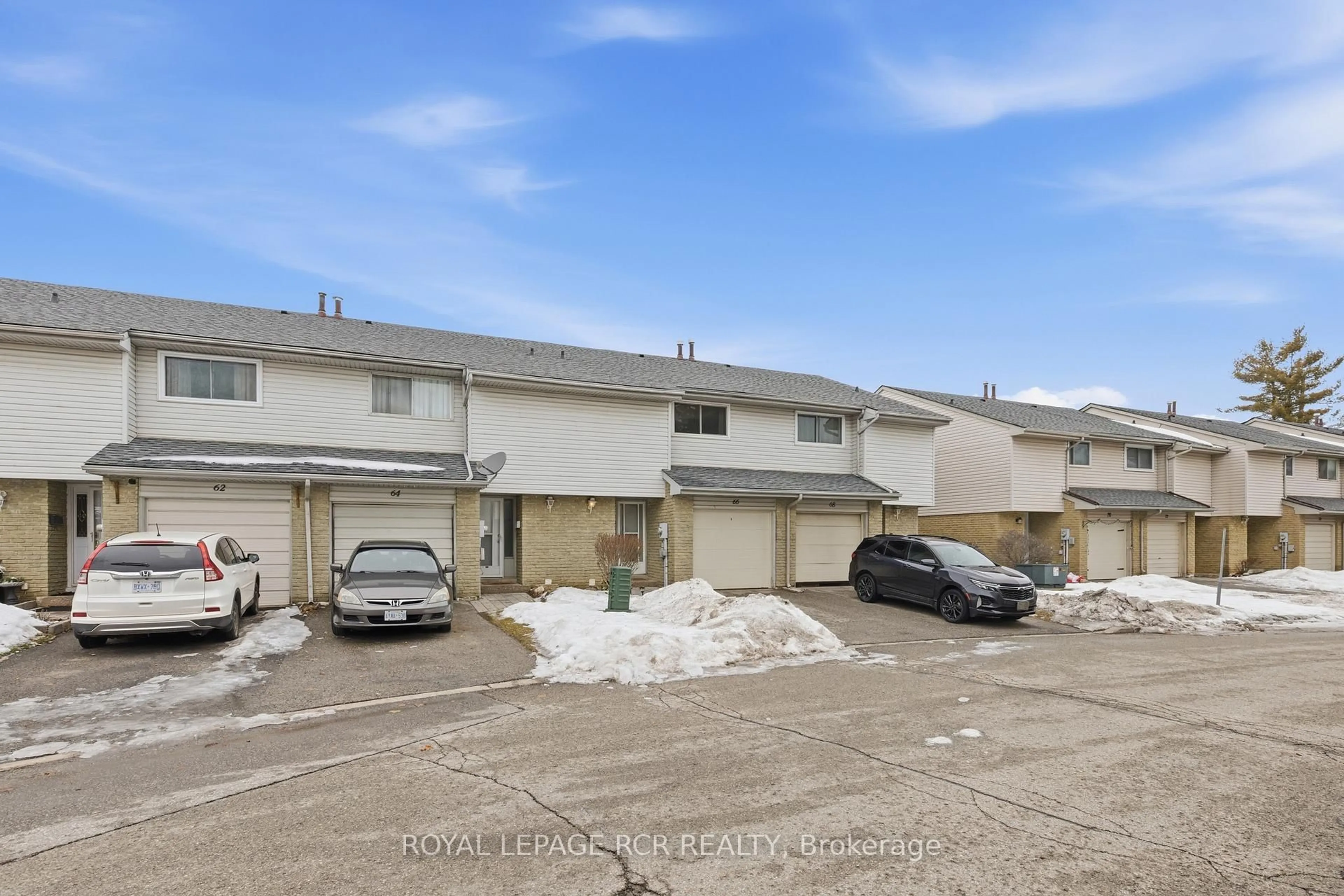 A pic from outside/outdoor area/front of a property/back of a property/a pic from drone, street for 66 Orange Mill Crt, Orangeville Ontario L9W 3R6