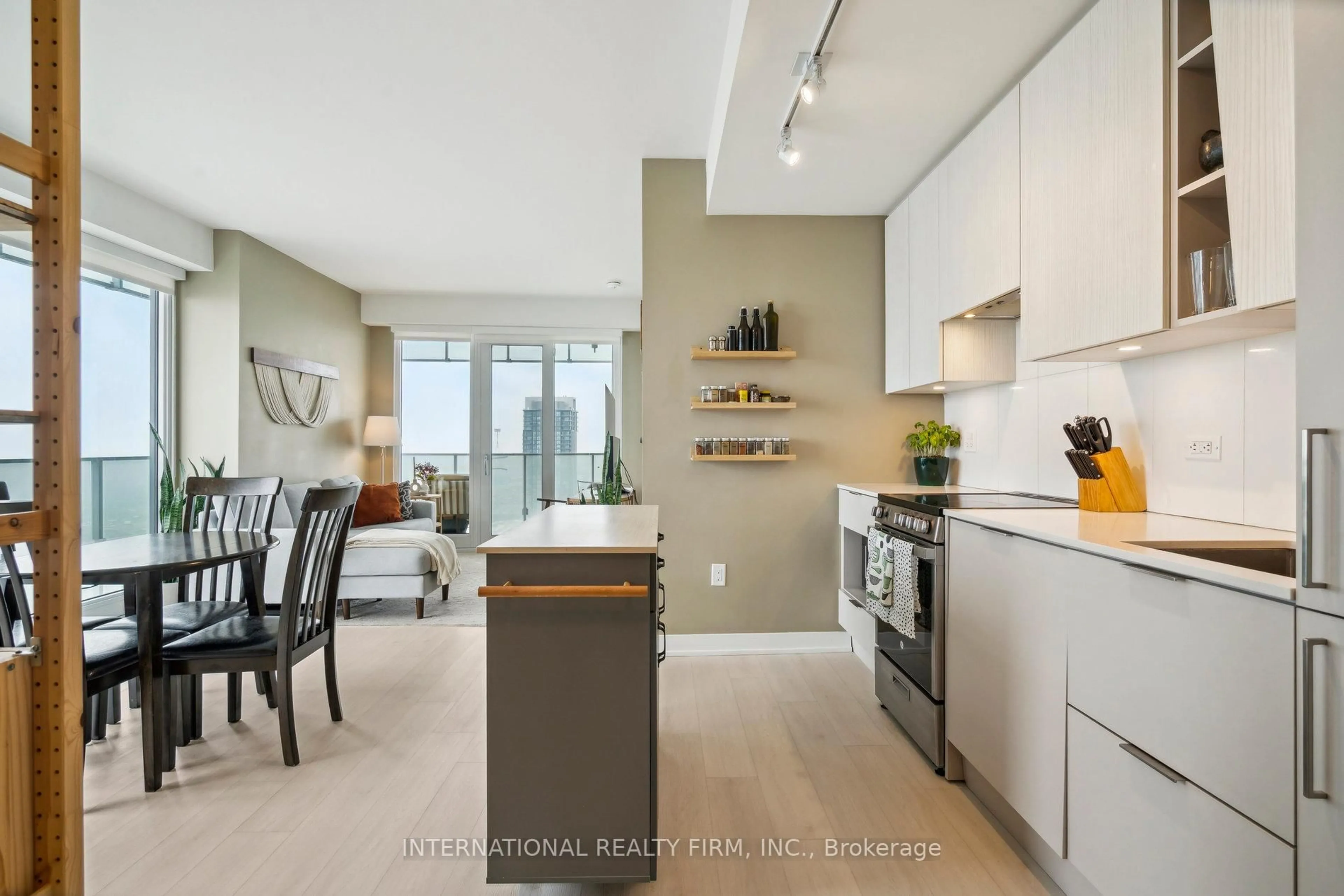 Open concept kitchen, unknown for 3900 Confederation Pkwy #4004, Mississauga Ontario L5B 0M3