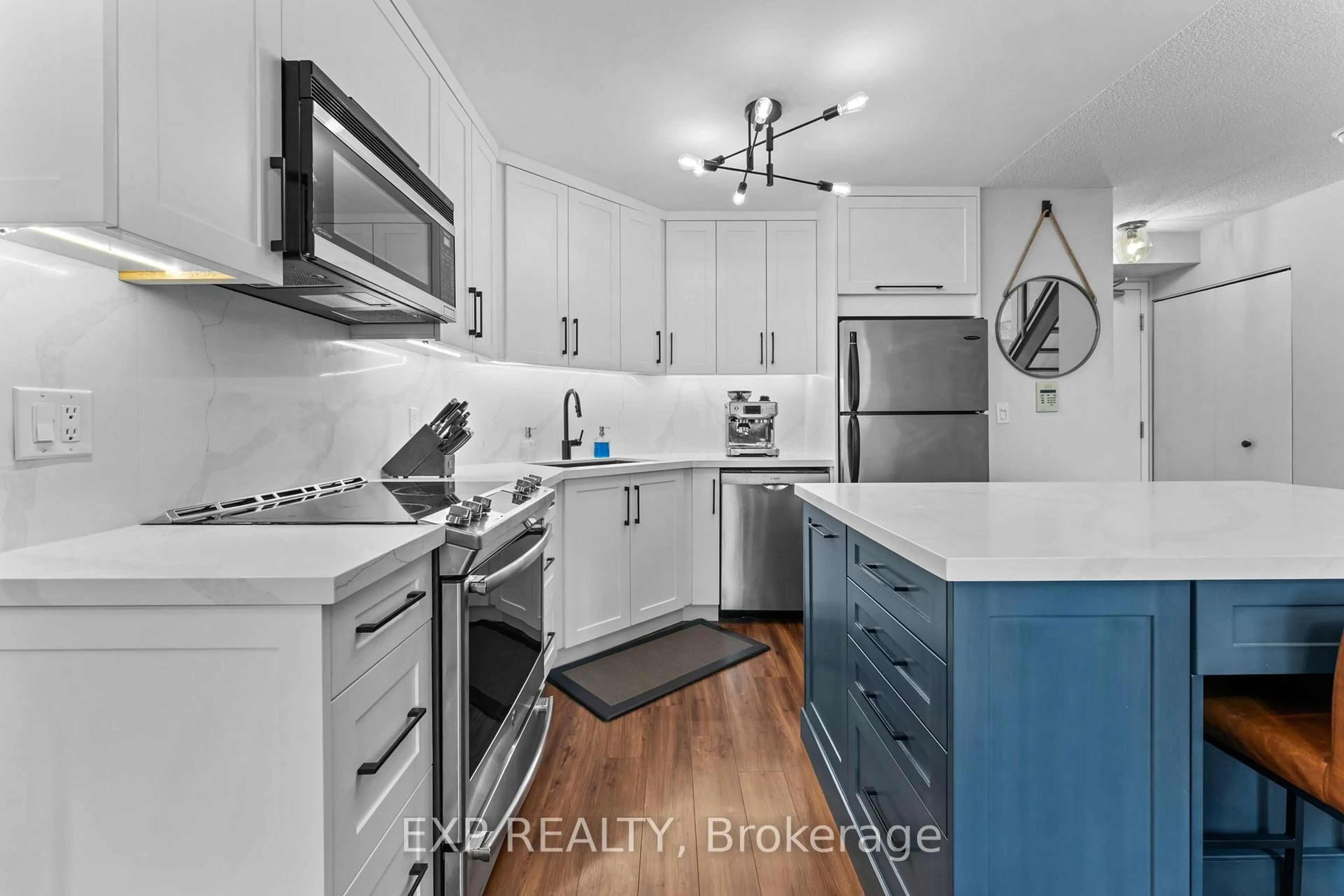 Unknown for 250 Manitoba St #637, Toronto Ontario M8Y 4G8