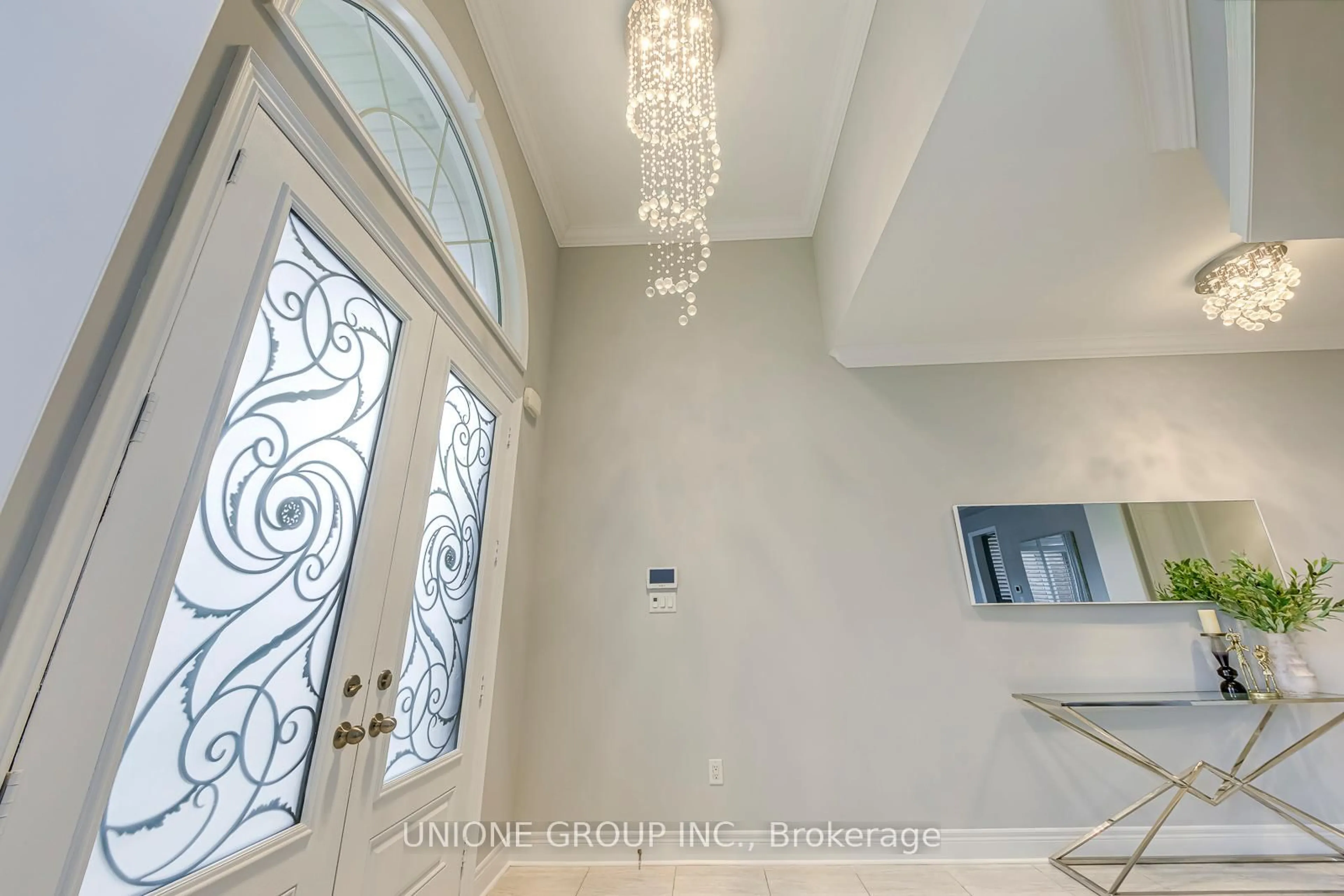 Indoor entryway for 166 Hoey Cres, Oakville Ontario L6M 0X1