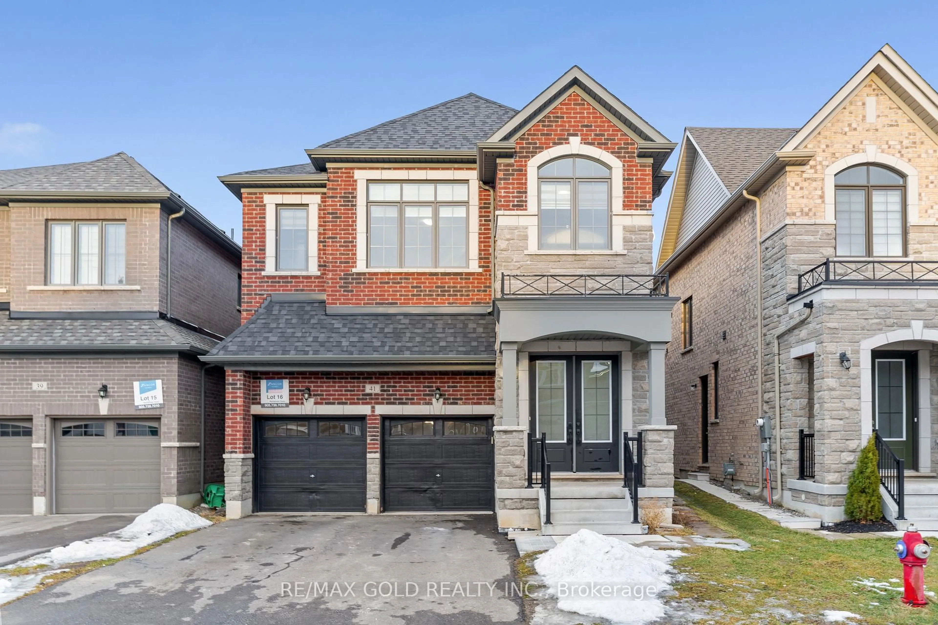 Home with brick exterior material, street for 41 Rainbrook Clse, Brampton Ontario L6R 0Y9