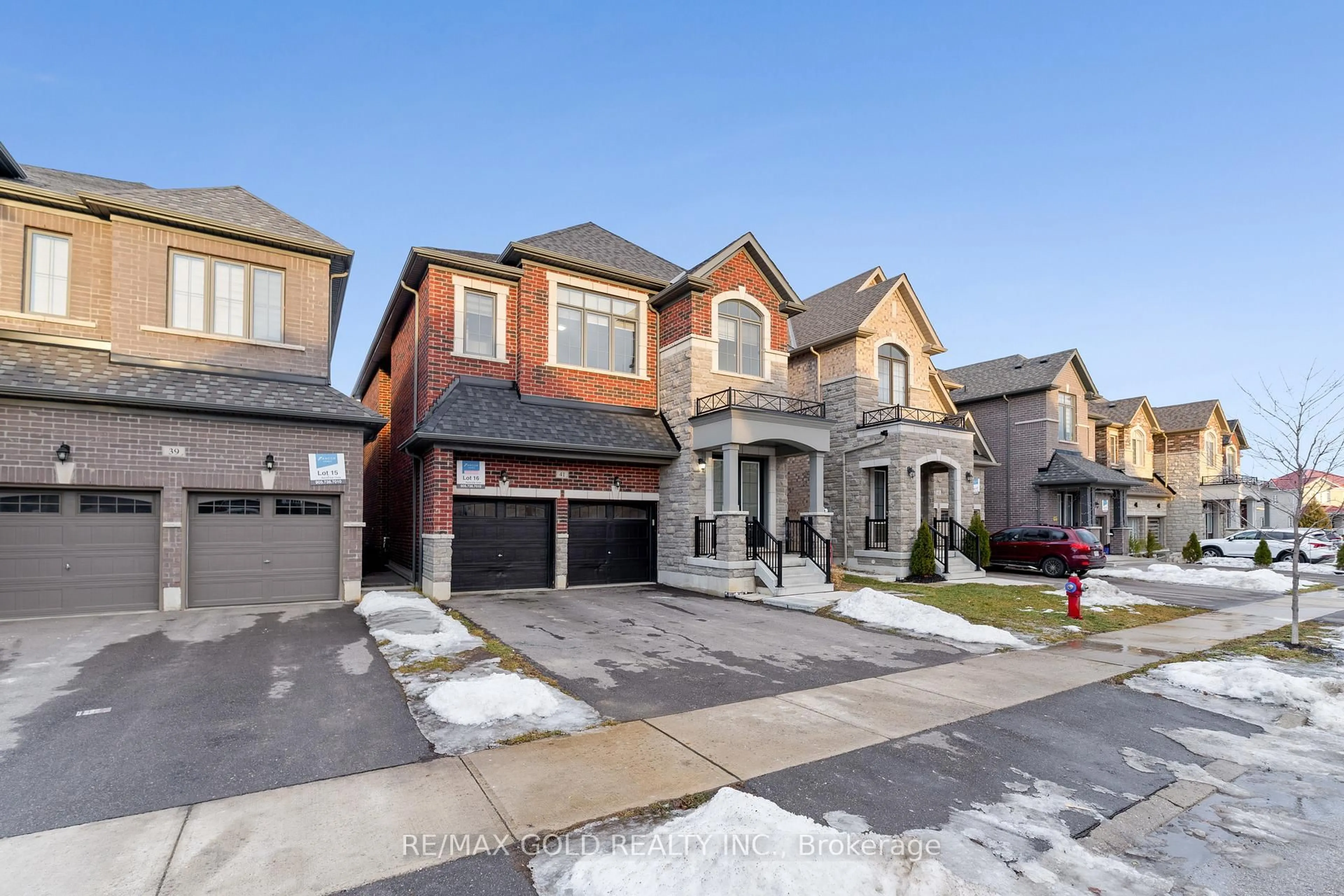 Home with brick exterior material, street for 41 Rainbrook Clse, Brampton Ontario L6R 0Y9