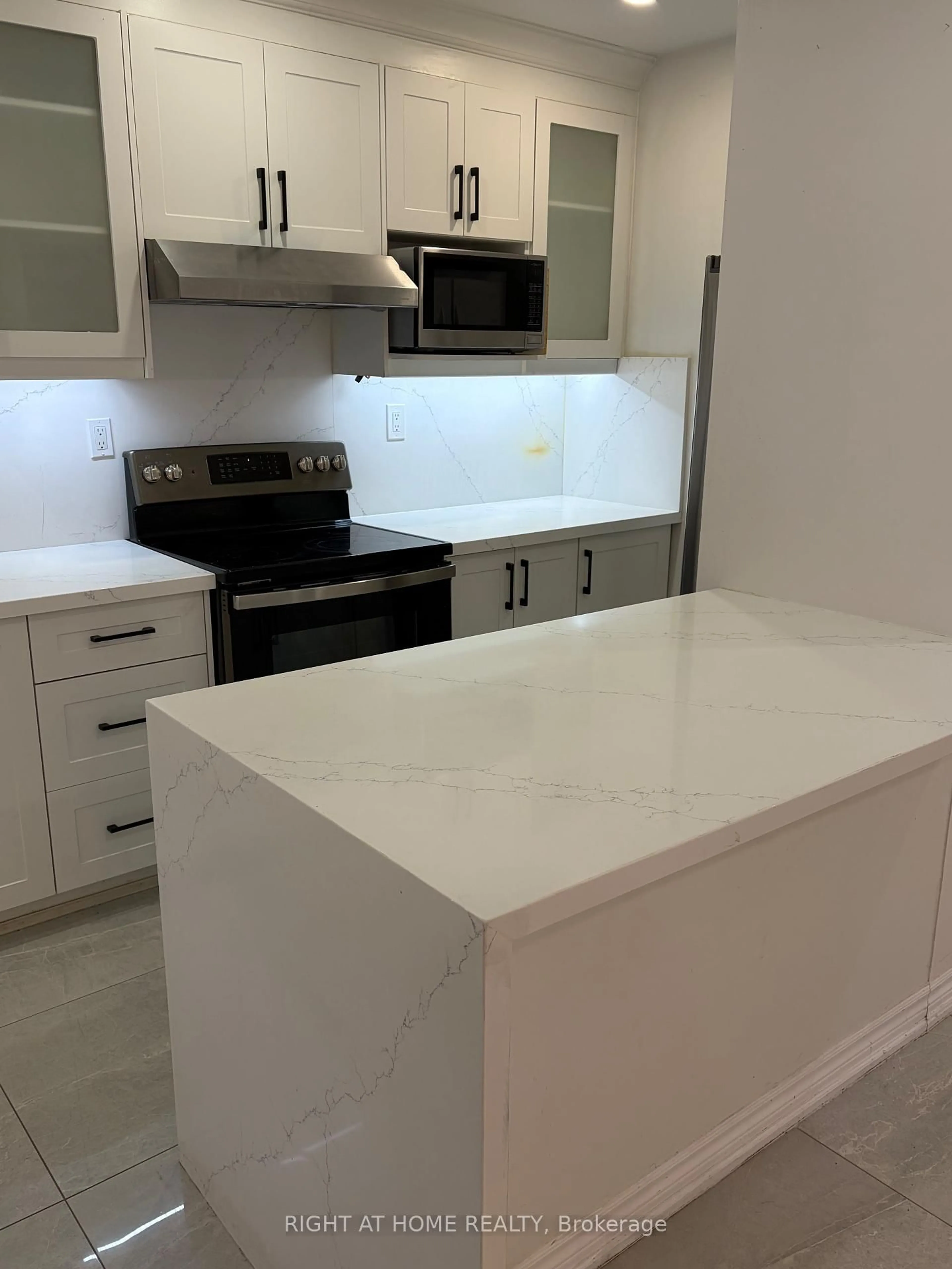 Unknown for 200 Gary Dr, Toronto Ontario M9N 2M4