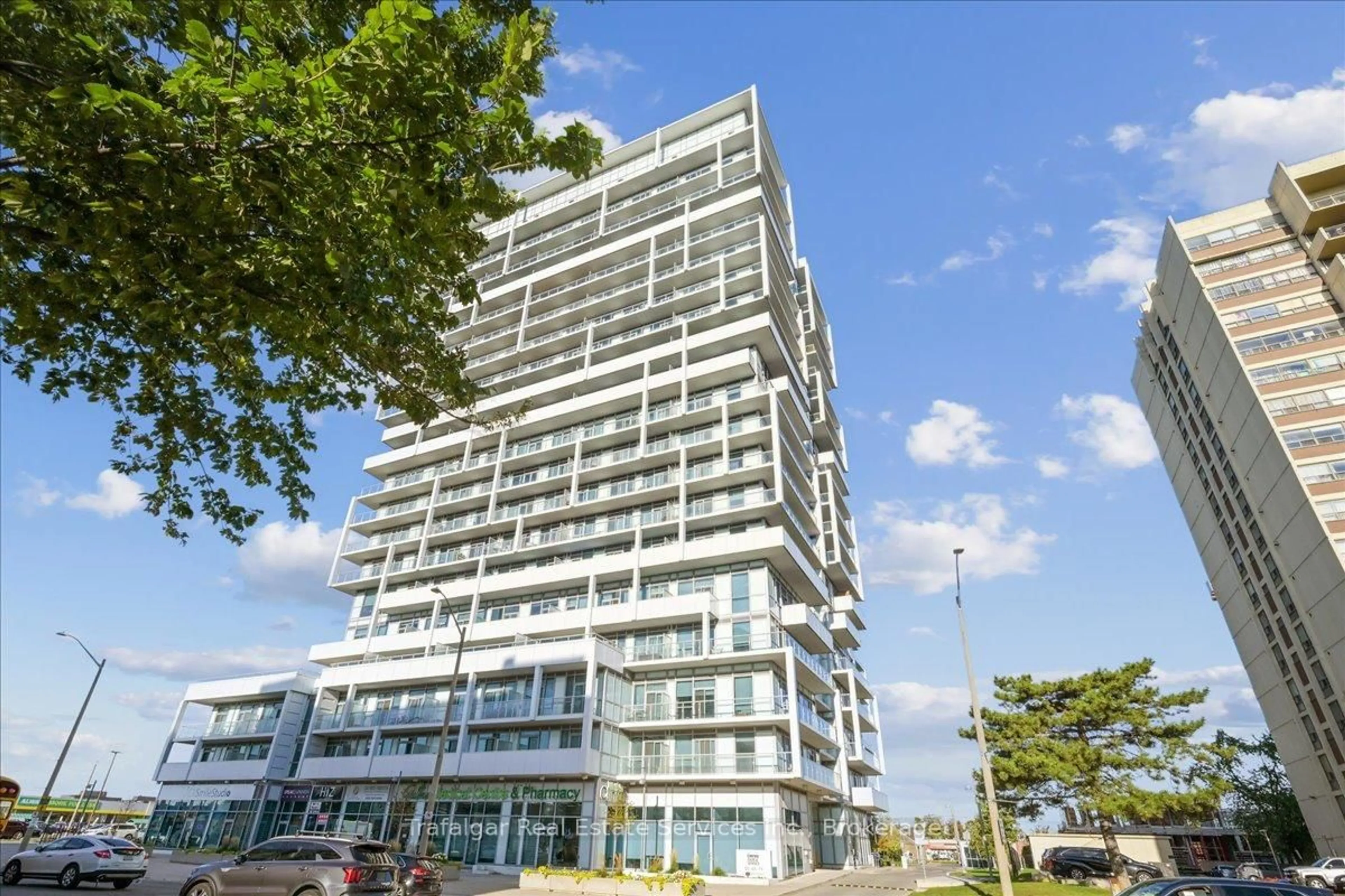 Indoor foyer for 55 Speers Rd #LPH01, Oakville Ontario L6K 0H9