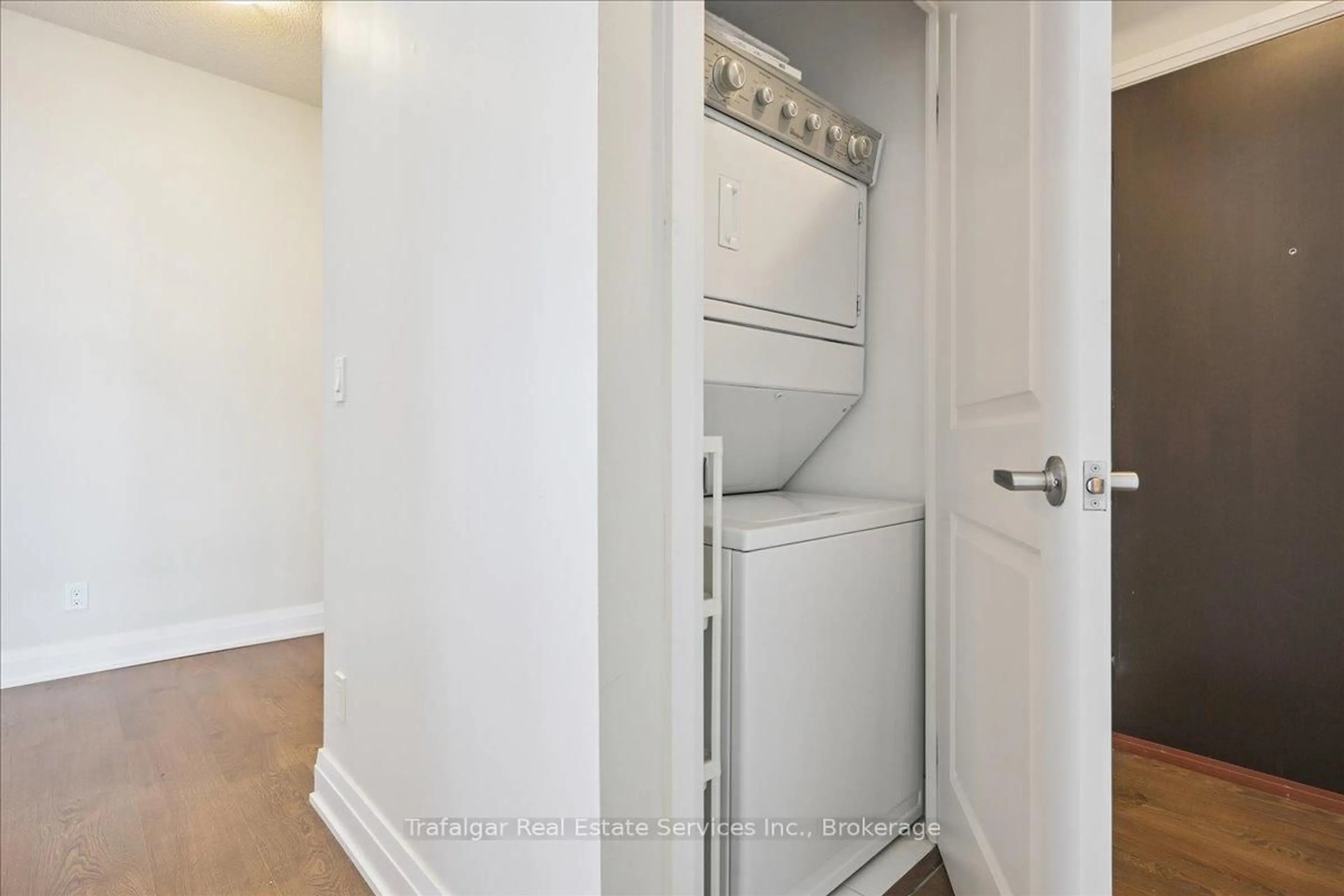 Laundry room for 55 Speers Rd #LPH01, Oakville Ontario L6K 0H9