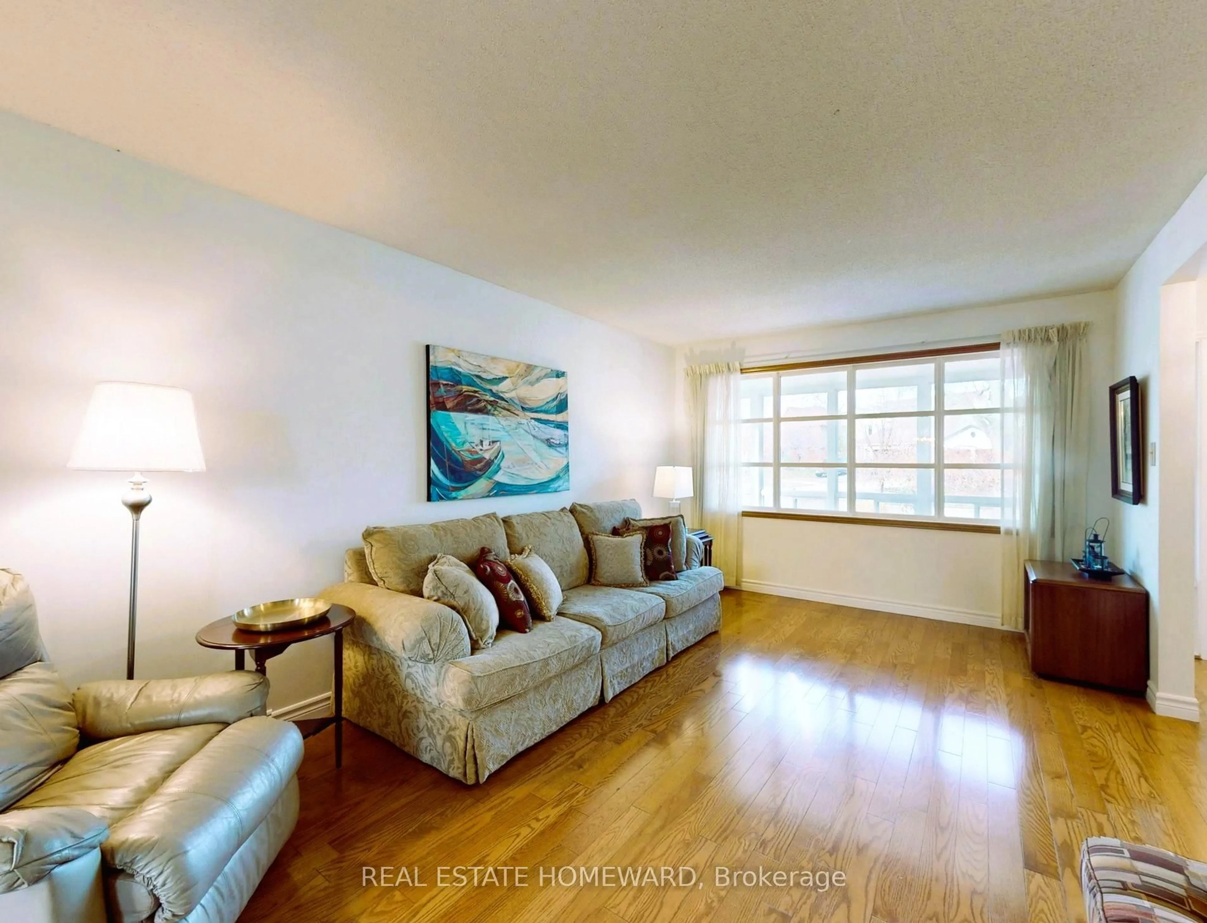 Living room with furniture, unknown for 3058 Viewmount Rd, Oakville Ontario L6L 5M7