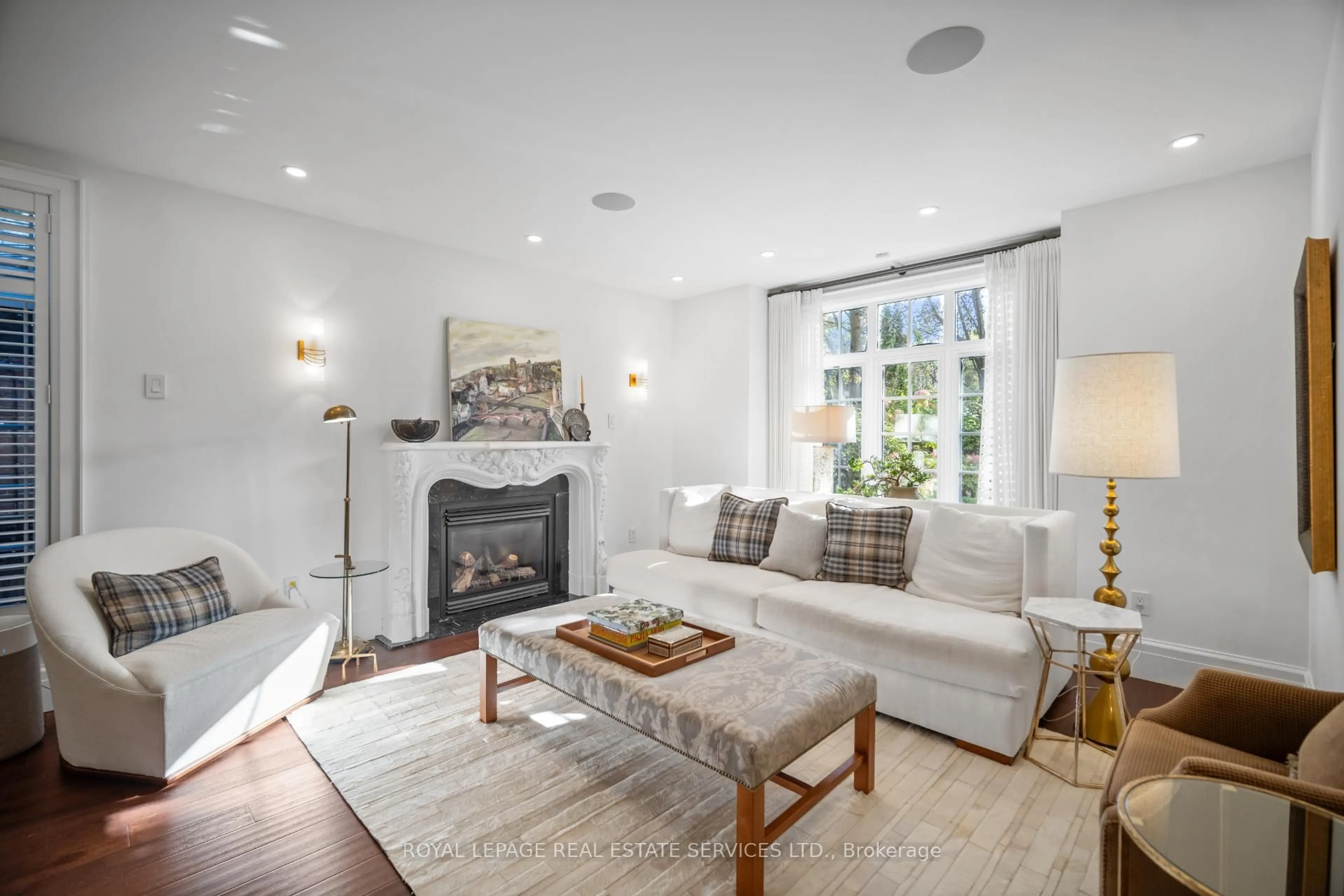 Living room with furniture, unknown for 4 Reigate Rd, Toronto Ontario M9A 2Y2